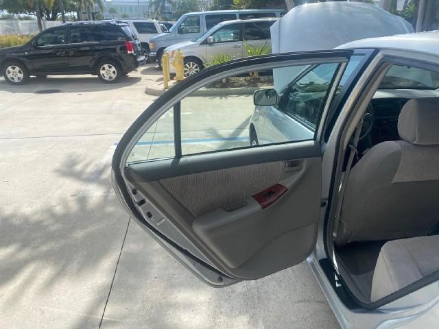2006 Millenium Silver Metallic /Stone Toyota Corolla LE LOW MILES 23,038 LOADED (1NXBR30E16Z) with an 1.8L DOHC SEFI 16-Valve 4-Cyl Aluminum Engine engine, Automatic transmission, located at 4701 North Dixie Hwy, Pompano Beach, FL, 33064, (954) 422-2889, 26.240938, -80.123474 - OUR WEBPAGE FLORIDACARS1.COM HAS OVER 100 PHOTOS AND FREE CARFAX LINK 2006 TOYOTA COROLLA LE AUTO AC LOADED VIN: 1NXBR30E16Z662050 1 N X B R 3 0 E 1 6 Z 6 6 2 0 5 0 SEDAN 4 DR 1.8L I4 F DOHC 16V 41 MPG GASOLINE FRONT WHEEL DRIVE Top Features Cloth Seats Basic Features AM/FM Stereo CD Audio Power Mir - Photo#13