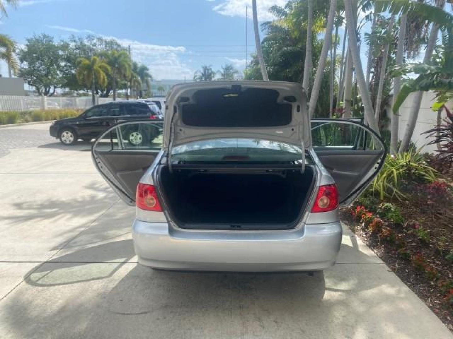 2006 Millenium Silver Metallic /Stone Toyota Corolla LE LOW MILES 23,038 LOADED (1NXBR30E16Z) with an 1.8L DOHC SEFI 16-Valve 4-Cyl Aluminum Engine engine, Automatic transmission, located at 4701 North Dixie Hwy, Pompano Beach, FL, 33064, (954) 422-2889, 26.240938, -80.123474 - OUR WEBPAGE FLORIDACARS1.COM HAS OVER 100 PHOTOS AND FREE CARFAX LINK 2006 TOYOTA COROLLA LE AUTO AC LOADED VIN: 1NXBR30E16Z662050 1 N X B R 3 0 E 1 6 Z 6 6 2 0 5 0 SEDAN 4 DR 1.8L I4 F DOHC 16V 41 MPG GASOLINE FRONT WHEEL DRIVE Top Features Cloth Seats Basic Features AM/FM Stereo CD Audio Power Mir - Photo#15
