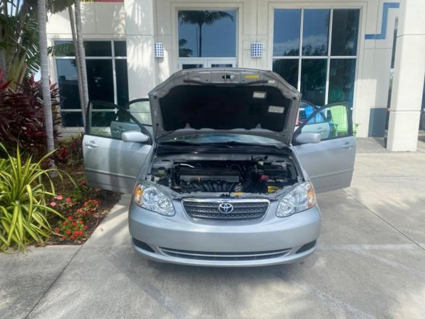 2006 Millenium Silver Metallic /Stone Toyota Corolla LE LOW MILES 23,038 LOADED (1NXBR30E16Z) with an 1.8L DOHC SEFI 16-Valve 4-Cyl Aluminum Engine engine, Automatic transmission, located at 4701 North Dixie Hwy, Pompano Beach, FL, 33064, (954) 422-2889, 26.240938, -80.123474 - OUR WEBPAGE FLORIDACARS1.COM HAS OVER 100 PHOTOS AND FREE CARFAX LINK 2006 TOYOTA COROLLA LE AUTO AC LOADED VIN: 1NXBR30E16Z662050 1 N X B R 3 0 E 1 6 Z 6 6 2 0 5 0 SEDAN 4 DR 1.8L I4 F DOHC 16V 41 MPG GASOLINE FRONT WHEEL DRIVE Top Features Cloth Seats Basic Features AM/FM Stereo CD Audio Power Mir - Photo#16