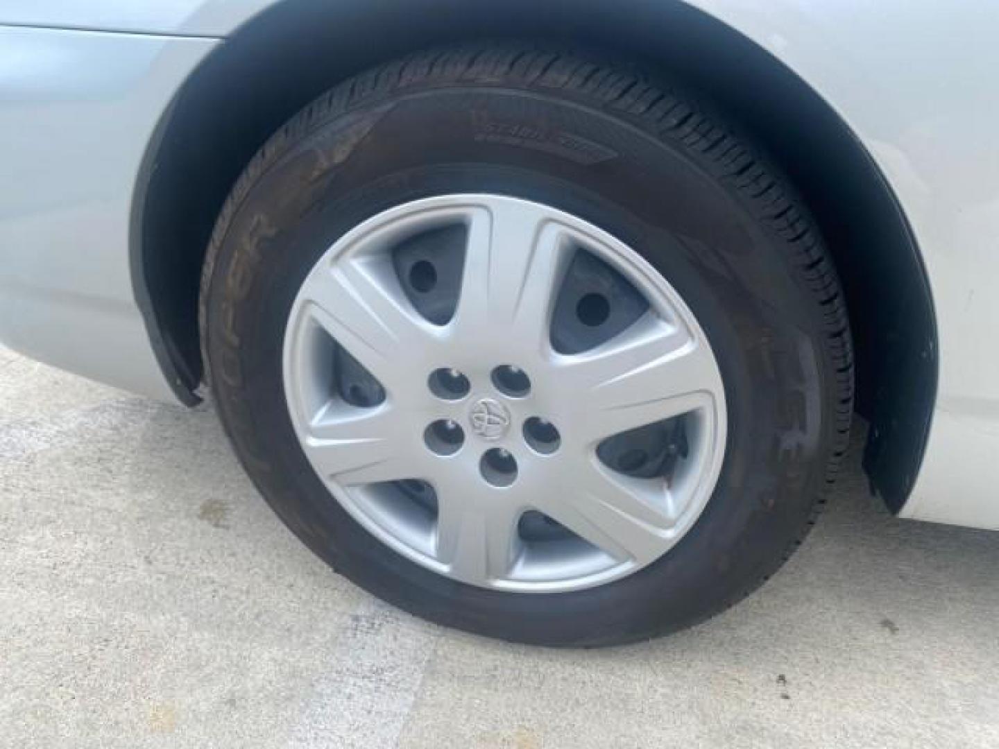 2006 Millenium Silver Metallic /Stone Toyota Corolla LE LOW MILES 23,038 LOADED (1NXBR30E16Z) with an 1.8L DOHC SEFI 16-Valve 4-Cyl Aluminum Engine engine, Automatic transmission, located at 4701 North Dixie Hwy, Pompano Beach, FL, 33064, (954) 422-2889, 26.240938, -80.123474 - OUR WEBPAGE FLORIDACARS1.COM HAS OVER 100 PHOTOS AND FREE CARFAX LINK 2006 TOYOTA COROLLA LE AUTO AC LOADED VIN: 1NXBR30E16Z662050 1 N X B R 3 0 E 1 6 Z 6 6 2 0 5 0 SEDAN 4 DR 1.8L I4 F DOHC 16V 41 MPG GASOLINE FRONT WHEEL DRIVE Top Features Cloth Seats Basic Features AM/FM Stereo CD Audio Power Mir - Photo#19