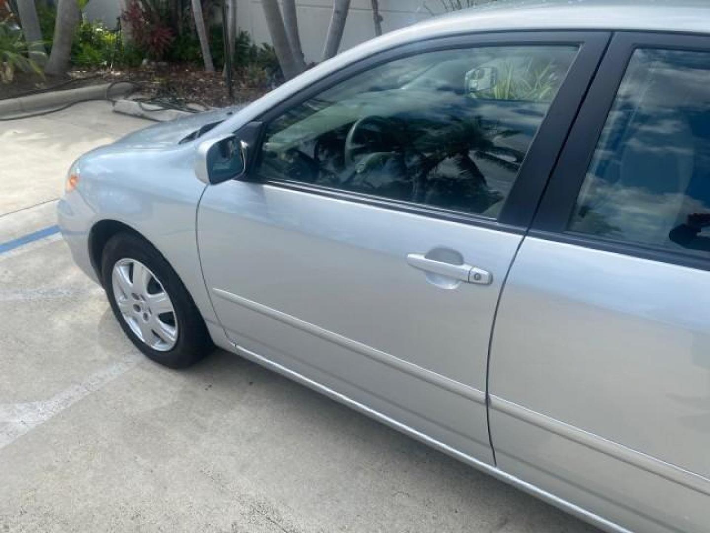 2006 Millenium Silver Metallic /Stone Toyota Corolla LE LOW MILES 23,038 LOADED (1NXBR30E16Z) with an 1.8L DOHC SEFI 16-Valve 4-Cyl Aluminum Engine engine, Automatic transmission, located at 4701 North Dixie Hwy, Pompano Beach, FL, 33064, (954) 422-2889, 26.240938, -80.123474 - OUR WEBPAGE FLORIDACARS1.COM HAS OVER 100 PHOTOS AND FREE CARFAX LINK 2006 TOYOTA COROLLA LE AUTO AC LOADED VIN: 1NXBR30E16Z662050 1 N X B R 3 0 E 1 6 Z 6 6 2 0 5 0 SEDAN 4 DR 1.8L I4 F DOHC 16V 41 MPG GASOLINE FRONT WHEEL DRIVE Top Features Cloth Seats Basic Features AM/FM Stereo CD Audio Power Mir - Photo#26