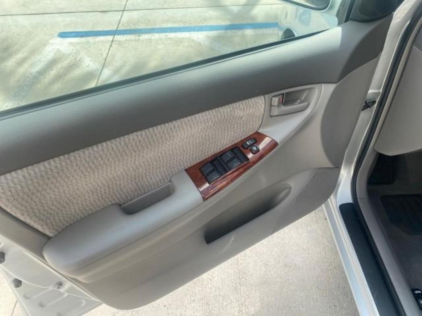 2006 Millenium Silver Metallic /Stone Toyota Corolla LE LOW MILES 23,038 LOADED (1NXBR30E16Z) with an 1.8L DOHC SEFI 16-Valve 4-Cyl Aluminum Engine engine, Automatic transmission, located at 4701 North Dixie Hwy, Pompano Beach, FL, 33064, (954) 422-2889, 26.240938, -80.123474 - OUR WEBPAGE FLORIDACARS1.COM HAS OVER 100 PHOTOS AND FREE CARFAX LINK 2006 TOYOTA COROLLA LE AUTO AC LOADED VIN: 1NXBR30E16Z662050 1 N X B R 3 0 E 1 6 Z 6 6 2 0 5 0 SEDAN 4 DR 1.8L I4 F DOHC 16V 41 MPG GASOLINE FRONT WHEEL DRIVE Top Features Cloth Seats Basic Features AM/FM Stereo CD Audio Power Mir - Photo#30