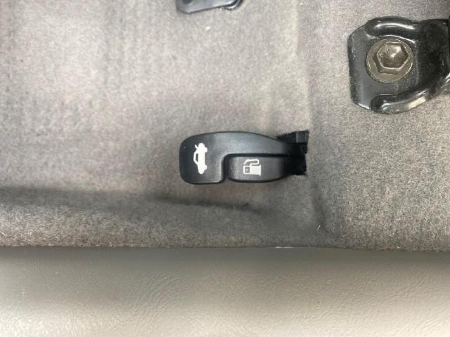 2006 Millenium Silver Metallic /Stone Toyota Corolla LE LOW MILES 23,038 LOADED (1NXBR30E16Z) with an 1.8L DOHC SEFI 16-Valve 4-Cyl Aluminum Engine engine, Automatic transmission, located at 4701 North Dixie Hwy, Pompano Beach, FL, 33064, (954) 422-2889, 26.240938, -80.123474 - OUR WEBPAGE FLORIDACARS1.COM HAS OVER 100 PHOTOS AND FREE CARFAX LINK 2006 TOYOTA COROLLA LE AUTO AC LOADED VIN: 1NXBR30E16Z662050 1 N X B R 3 0 E 1 6 Z 6 6 2 0 5 0 SEDAN 4 DR 1.8L I4 F DOHC 16V 41 MPG GASOLINE FRONT WHEEL DRIVE Top Features Cloth Seats Basic Features AM/FM Stereo CD Audio Power Mir - Photo#31