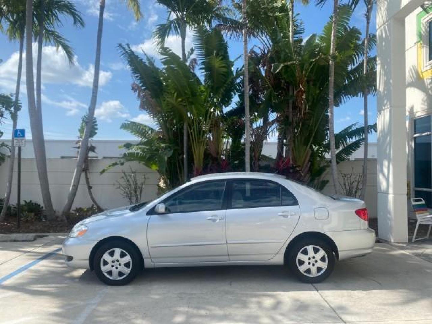 2006 Millenium Silver Metallic /Stone Toyota Corolla LE LOW MILES 23,038 LOADED (1NXBR30E16Z) with an 1.8L DOHC SEFI 16-Valve 4-Cyl Aluminum Engine engine, Automatic transmission, located at 4701 North Dixie Hwy, Pompano Beach, FL, 33064, (954) 422-2889, 26.240938, -80.123474 - OUR WEBPAGE FLORIDACARS1.COM HAS OVER 100 PHOTOS AND FREE CARFAX LINK 2006 TOYOTA COROLLA LE AUTO AC LOADED VIN: 1NXBR30E16Z662050 1 N X B R 3 0 E 1 6 Z 6 6 2 0 5 0 SEDAN 4 DR 1.8L I4 F DOHC 16V 41 MPG GASOLINE FRONT WHEEL DRIVE Top Features Cloth Seats Basic Features AM/FM Stereo CD Audio Power Mir - Photo#4