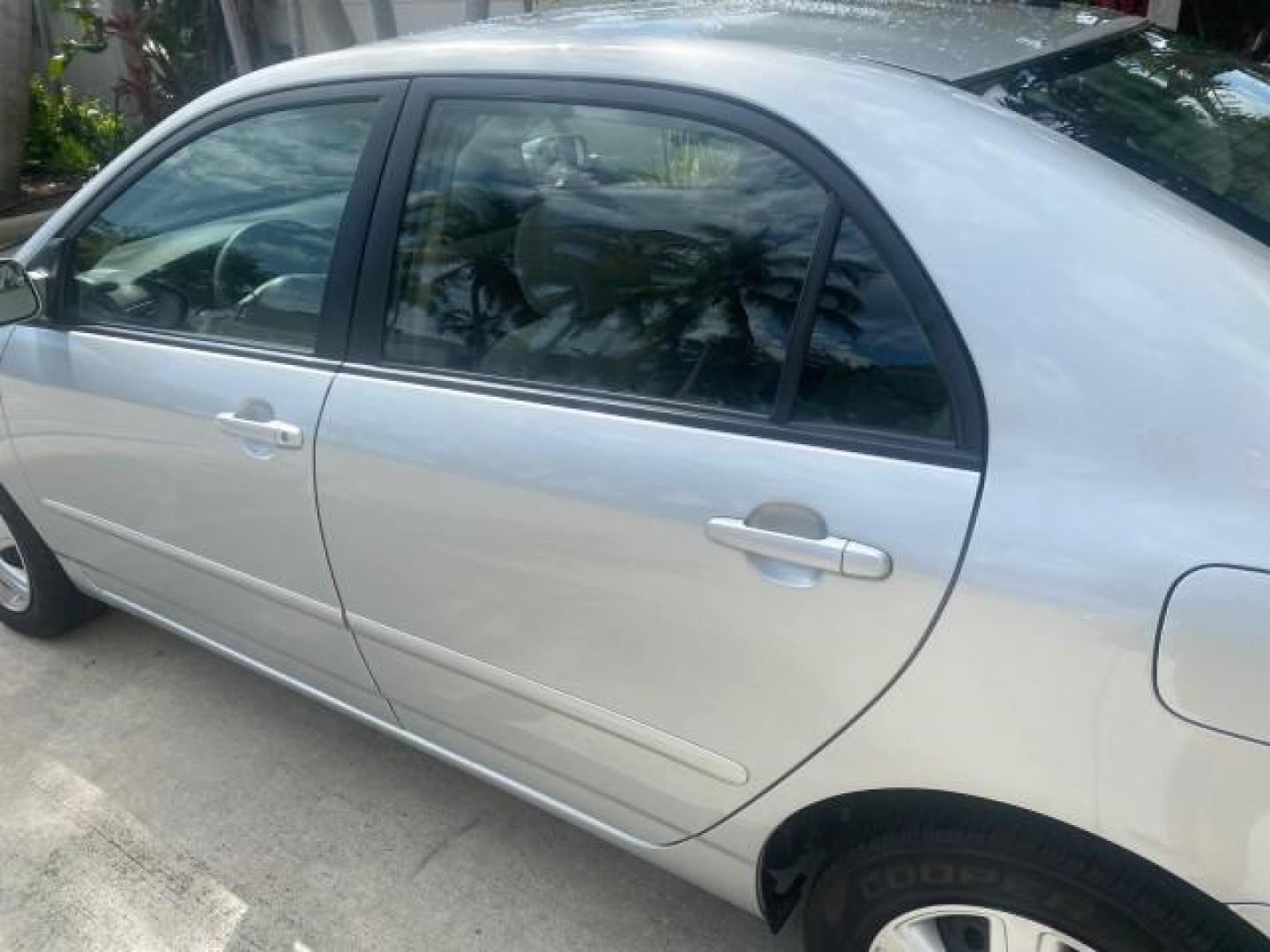 2006 Millenium Silver Metallic /Stone Toyota Corolla LE LOW MILES 23,038 LOADED (1NXBR30E16Z) with an 1.8L DOHC SEFI 16-Valve 4-Cyl Aluminum Engine engine, Automatic transmission, located at 4701 North Dixie Hwy, Pompano Beach, FL, 33064, (954) 422-2889, 26.240938, -80.123474 - OUR WEBPAGE FLORIDACARS1.COM HAS OVER 100 PHOTOS AND FREE CARFAX LINK 2006 TOYOTA COROLLA LE AUTO AC LOADED VIN: 1NXBR30E16Z662050 1 N X B R 3 0 E 1 6 Z 6 6 2 0 5 0 SEDAN 4 DR 1.8L I4 F DOHC 16V 41 MPG GASOLINE FRONT WHEEL DRIVE Top Features Cloth Seats Basic Features AM/FM Stereo CD Audio Power Mir - Photo#52