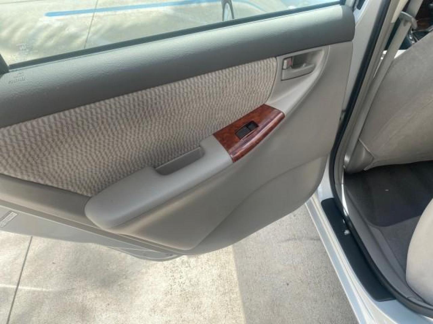 2006 Millenium Silver Metallic /Stone Toyota Corolla LE LOW MILES 23,038 LOADED (1NXBR30E16Z) with an 1.8L DOHC SEFI 16-Valve 4-Cyl Aluminum Engine engine, Automatic transmission, located at 4701 North Dixie Hwy, Pompano Beach, FL, 33064, (954) 422-2889, 26.240938, -80.123474 - OUR WEBPAGE FLORIDACARS1.COM HAS OVER 100 PHOTOS AND FREE CARFAX LINK 2006 TOYOTA COROLLA LE AUTO AC LOADED VIN: 1NXBR30E16Z662050 1 N X B R 3 0 E 1 6 Z 6 6 2 0 5 0 SEDAN 4 DR 1.8L I4 F DOHC 16V 41 MPG GASOLINE FRONT WHEEL DRIVE Top Features Cloth Seats Basic Features AM/FM Stereo CD Audio Power Mir - Photo#54