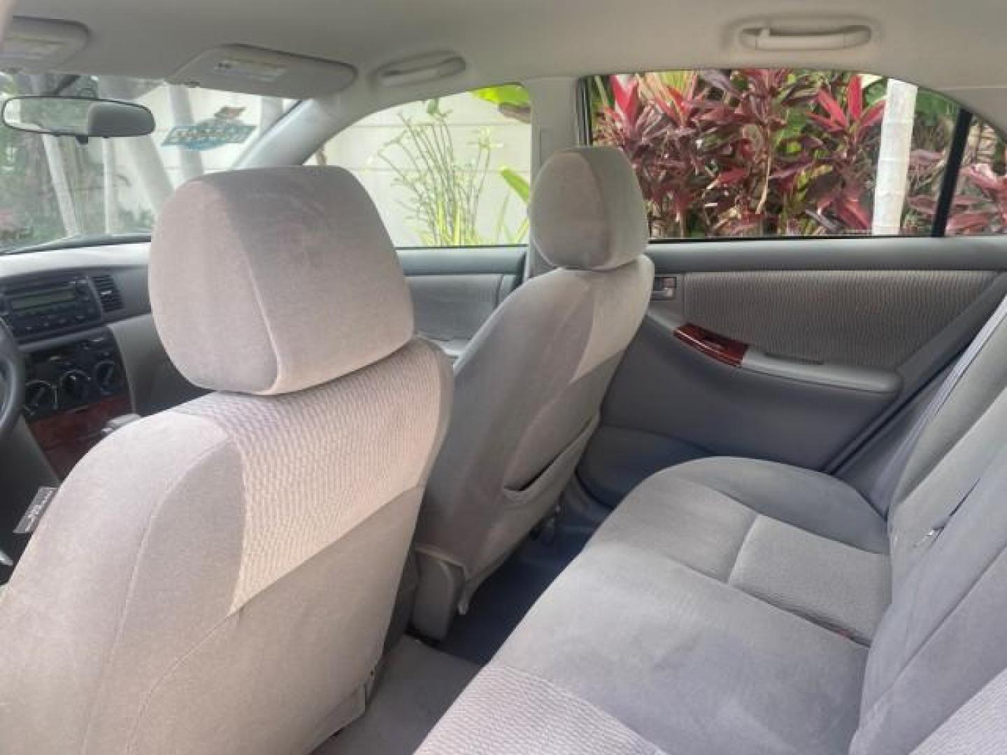 2006 Millenium Silver Metallic /Stone Toyota Corolla LE LOW MILES 23,038 LOADED (1NXBR30E16Z) with an 1.8L DOHC SEFI 16-Valve 4-Cyl Aluminum Engine engine, Automatic transmission, located at 4701 North Dixie Hwy, Pompano Beach, FL, 33064, (954) 422-2889, 26.240938, -80.123474 - OUR WEBPAGE FLORIDACARS1.COM HAS OVER 100 PHOTOS AND FREE CARFAX LINK 2006 TOYOTA COROLLA LE AUTO AC LOADED VIN: 1NXBR30E16Z662050 1 N X B R 3 0 E 1 6 Z 6 6 2 0 5 0 SEDAN 4 DR 1.8L I4 F DOHC 16V 41 MPG GASOLINE FRONT WHEEL DRIVE Top Features Cloth Seats Basic Features AM/FM Stereo CD Audio Power Mir - Photo#56