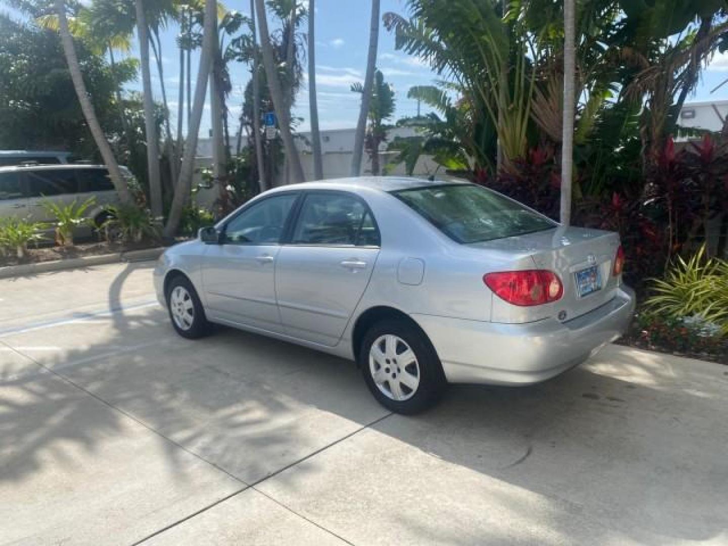 2006 Millenium Silver Metallic /Stone Toyota Corolla LE LOW MILES 23,038 LOADED (1NXBR30E16Z) with an 1.8L DOHC SEFI 16-Valve 4-Cyl Aluminum Engine engine, Automatic transmission, located at 4701 North Dixie Hwy, Pompano Beach, FL, 33064, (954) 422-2889, 26.240938, -80.123474 - OUR WEBPAGE FLORIDACARS1.COM HAS OVER 100 PHOTOS AND FREE CARFAX LINK 2006 TOYOTA COROLLA LE AUTO AC LOADED VIN: 1NXBR30E16Z662050 1 N X B R 3 0 E 1 6 Z 6 6 2 0 5 0 SEDAN 4 DR 1.8L I4 F DOHC 16V 41 MPG GASOLINE FRONT WHEEL DRIVE Top Features Cloth Seats Basic Features AM/FM Stereo CD Audio Power Mir - Photo#5