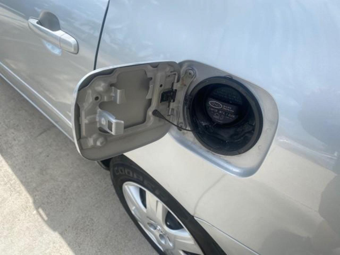 2006 Millenium Silver Metallic /Stone Toyota Corolla LE LOW MILES 23,038 LOADED (1NXBR30E16Z) with an 1.8L DOHC SEFI 16-Valve 4-Cyl Aluminum Engine engine, Automatic transmission, located at 4701 North Dixie Hwy, Pompano Beach, FL, 33064, (954) 422-2889, 26.240938, -80.123474 - OUR WEBPAGE FLORIDACARS1.COM HAS OVER 100 PHOTOS AND FREE CARFAX LINK 2006 TOYOTA COROLLA LE AUTO AC LOADED VIN: 1NXBR30E16Z662050 1 N X B R 3 0 E 1 6 Z 6 6 2 0 5 0 SEDAN 4 DR 1.8L I4 F DOHC 16V 41 MPG GASOLINE FRONT WHEEL DRIVE Top Features Cloth Seats Basic Features AM/FM Stereo CD Audio Power Mir - Photo#65