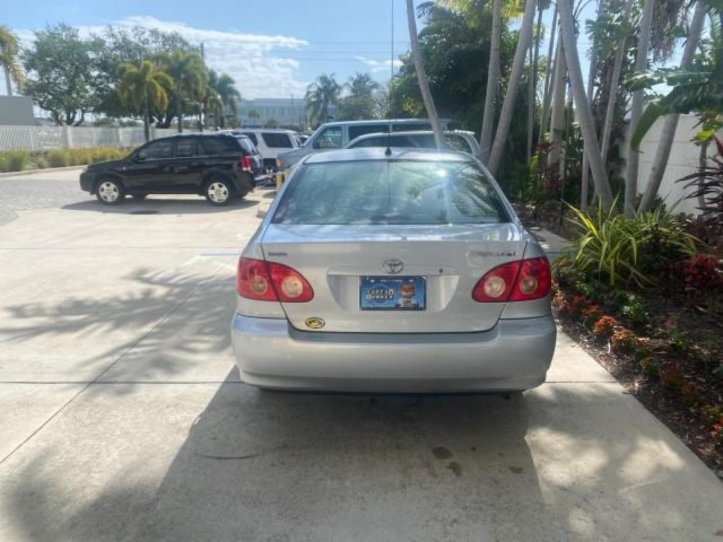 2006 Millenium Silver Metallic /Stone Toyota Corolla LE LOW MILES 23,038 LOADED (1NXBR30E16Z) with an 1.8L DOHC SEFI 16-Valve 4-Cyl Aluminum Engine engine, Automatic transmission, located at 4701 North Dixie Hwy, Pompano Beach, FL, 33064, (954) 422-2889, 26.240938, -80.123474 - OUR WEBPAGE FLORIDACARS1.COM HAS OVER 100 PHOTOS AND FREE CARFAX LINK 2006 TOYOTA COROLLA LE AUTO AC LOADED VIN: 1NXBR30E16Z662050 1 N X B R 3 0 E 1 6 Z 6 6 2 0 5 0 SEDAN 4 DR 1.8L I4 F DOHC 16V 41 MPG GASOLINE FRONT WHEEL DRIVE Top Features Cloth Seats Basic Features AM/FM Stereo CD Audio Power Mir - Photo#6