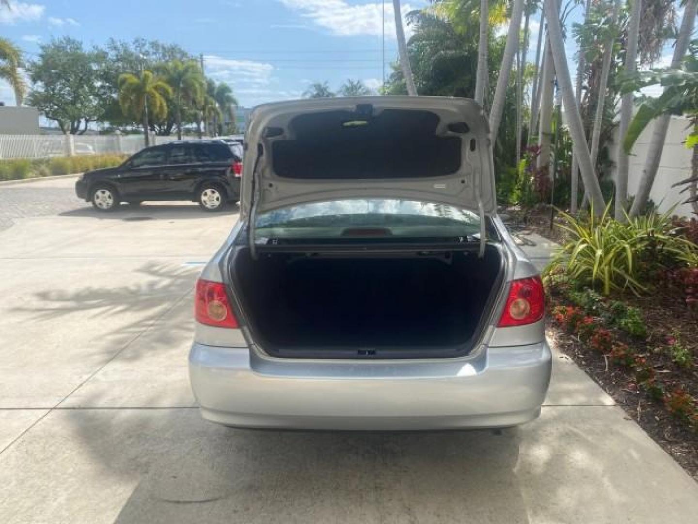 2006 Millenium Silver Metallic /Stone Toyota Corolla LE LOW MILES 23,038 LOADED (1NXBR30E16Z) with an 1.8L DOHC SEFI 16-Valve 4-Cyl Aluminum Engine engine, Automatic transmission, located at 4701 North Dixie Hwy, Pompano Beach, FL, 33064, (954) 422-2889, 26.240938, -80.123474 - OUR WEBPAGE FLORIDACARS1.COM HAS OVER 100 PHOTOS AND FREE CARFAX LINK 2006 TOYOTA COROLLA LE AUTO AC LOADED VIN: 1NXBR30E16Z662050 1 N X B R 3 0 E 1 6 Z 6 6 2 0 5 0 SEDAN 4 DR 1.8L I4 F DOHC 16V 41 MPG GASOLINE FRONT WHEEL DRIVE Top Features Cloth Seats Basic Features AM/FM Stereo CD Audio Power Mir - Photo#72