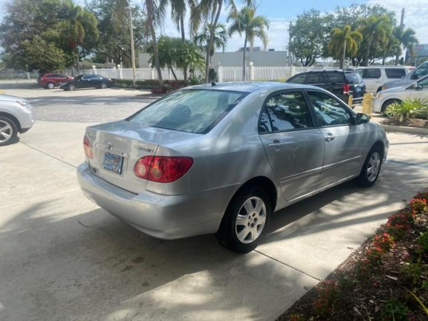 2006 Millenium Silver Metallic /Stone Toyota Corolla LE LOW MILES 23,038 LOADED (1NXBR30E16Z) with an 1.8L DOHC SEFI 16-Valve 4-Cyl Aluminum Engine engine, Automatic transmission, located at 4701 North Dixie Hwy, Pompano Beach, FL, 33064, (954) 422-2889, 26.240938, -80.123474 - OUR WEBPAGE FLORIDACARS1.COM HAS OVER 100 PHOTOS AND FREE CARFAX LINK 2006 TOYOTA COROLLA LE AUTO AC LOADED VIN: 1NXBR30E16Z662050 1 N X B R 3 0 E 1 6 Z 6 6 2 0 5 0 SEDAN 4 DR 1.8L I4 F DOHC 16V 41 MPG GASOLINE FRONT WHEEL DRIVE Top Features Cloth Seats Basic Features AM/FM Stereo CD Audio Power Mir - Photo#7