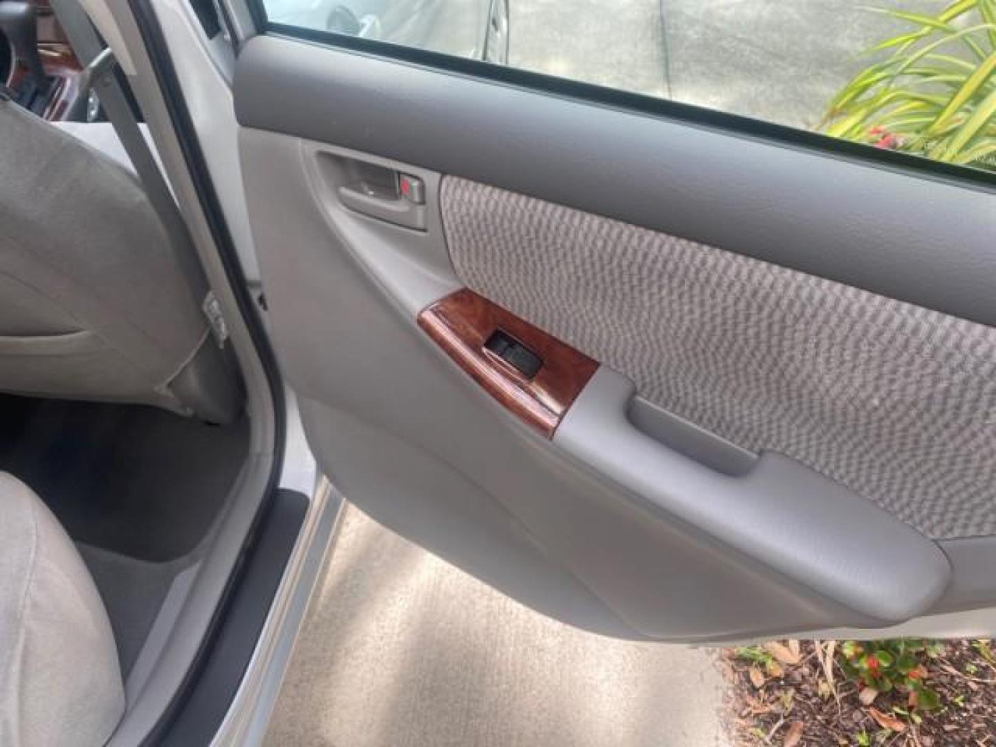 2006 Millenium Silver Metallic /Stone Toyota Corolla LE LOW MILES 23,038 LOADED (1NXBR30E16Z) with an 1.8L DOHC SEFI 16-Valve 4-Cyl Aluminum Engine engine, Automatic transmission, located at 4701 North Dixie Hwy, Pompano Beach, FL, 33064, (954) 422-2889, 26.240938, -80.123474 - OUR WEBPAGE FLORIDACARS1.COM HAS OVER 100 PHOTOS AND FREE CARFAX LINK 2006 TOYOTA COROLLA LE AUTO AC LOADED VIN: 1NXBR30E16Z662050 1 N X B R 3 0 E 1 6 Z 6 6 2 0 5 0 SEDAN 4 DR 1.8L I4 F DOHC 16V 41 MPG GASOLINE FRONT WHEEL DRIVE Top Features Cloth Seats Basic Features AM/FM Stereo CD Audio Power Mir - Photo#79