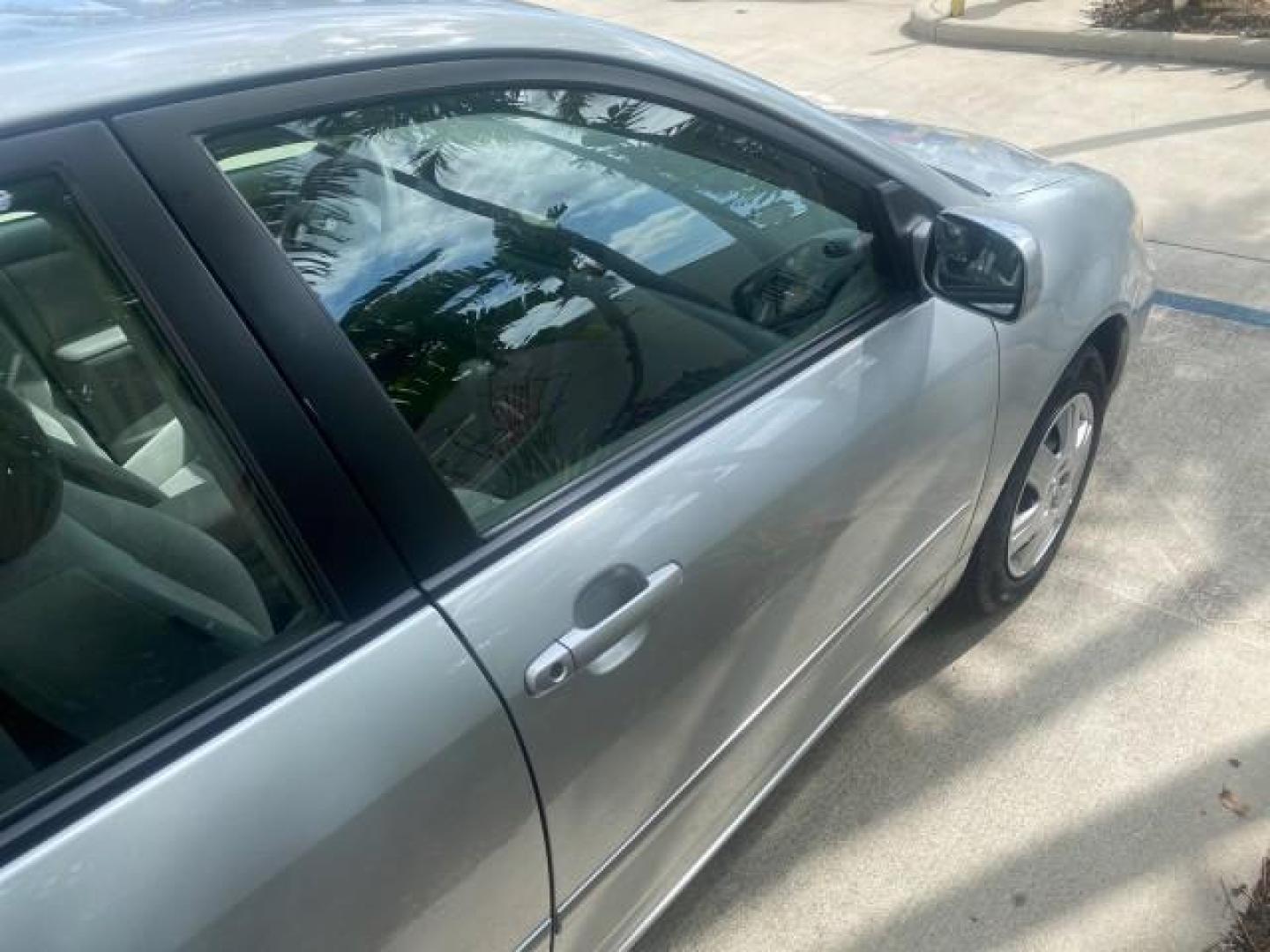 2006 Millenium Silver Metallic /Stone Toyota Corolla LE LOW MILES 23,038 LOADED (1NXBR30E16Z) with an 1.8L DOHC SEFI 16-Valve 4-Cyl Aluminum Engine engine, Automatic transmission, located at 4701 North Dixie Hwy, Pompano Beach, FL, 33064, (954) 422-2889, 26.240938, -80.123474 - OUR WEBPAGE FLORIDACARS1.COM HAS OVER 100 PHOTOS AND FREE CARFAX LINK 2006 TOYOTA COROLLA LE AUTO AC LOADED VIN: 1NXBR30E16Z662050 1 N X B R 3 0 E 1 6 Z 6 6 2 0 5 0 SEDAN 4 DR 1.8L I4 F DOHC 16V 41 MPG GASOLINE FRONT WHEEL DRIVE Top Features Cloth Seats Basic Features AM/FM Stereo CD Audio Power Mir - Photo#83