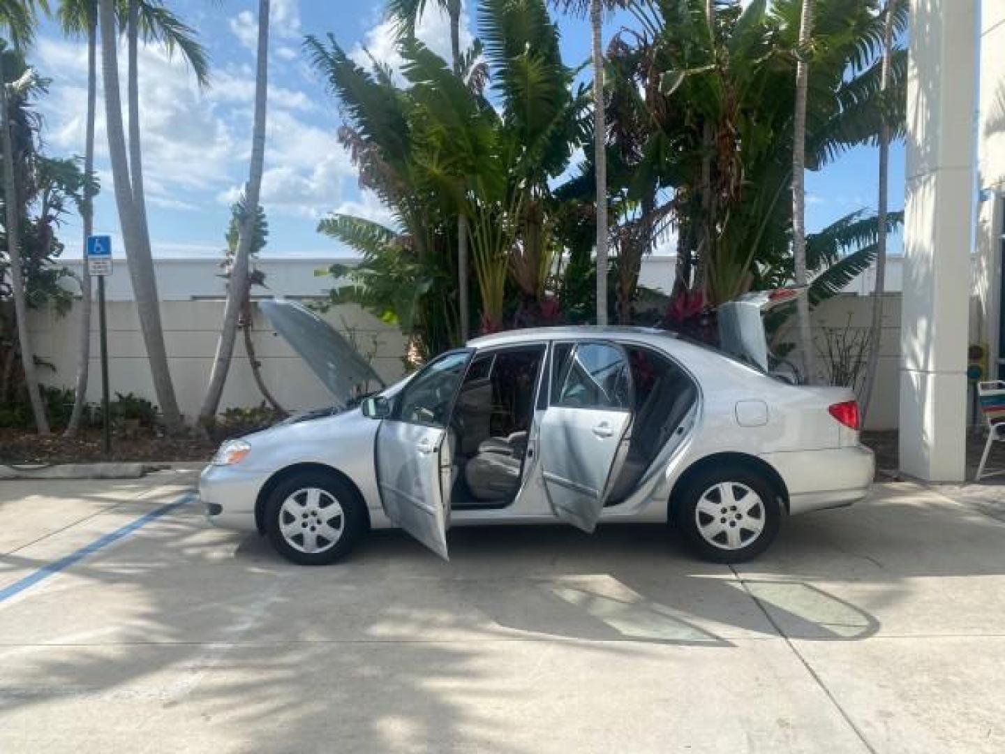 2006 Millenium Silver Metallic /Stone Toyota Corolla LE LOW MILES 23,038 LOADED (1NXBR30E16Z) with an 1.8L DOHC SEFI 16-Valve 4-Cyl Aluminum Engine engine, Automatic transmission, located at 4701 North Dixie Hwy, Pompano Beach, FL, 33064, (954) 422-2889, 26.240938, -80.123474 - OUR WEBPAGE FLORIDACARS1.COM HAS OVER 100 PHOTOS AND FREE CARFAX LINK 2006 TOYOTA COROLLA LE AUTO AC LOADED VIN: 1NXBR30E16Z662050 1 N X B R 3 0 E 1 6 Z 6 6 2 0 5 0 SEDAN 4 DR 1.8L I4 F DOHC 16V 41 MPG GASOLINE FRONT WHEEL DRIVE Top Features Cloth Seats Basic Features AM/FM Stereo CD Audio Power Mir - Photo#8