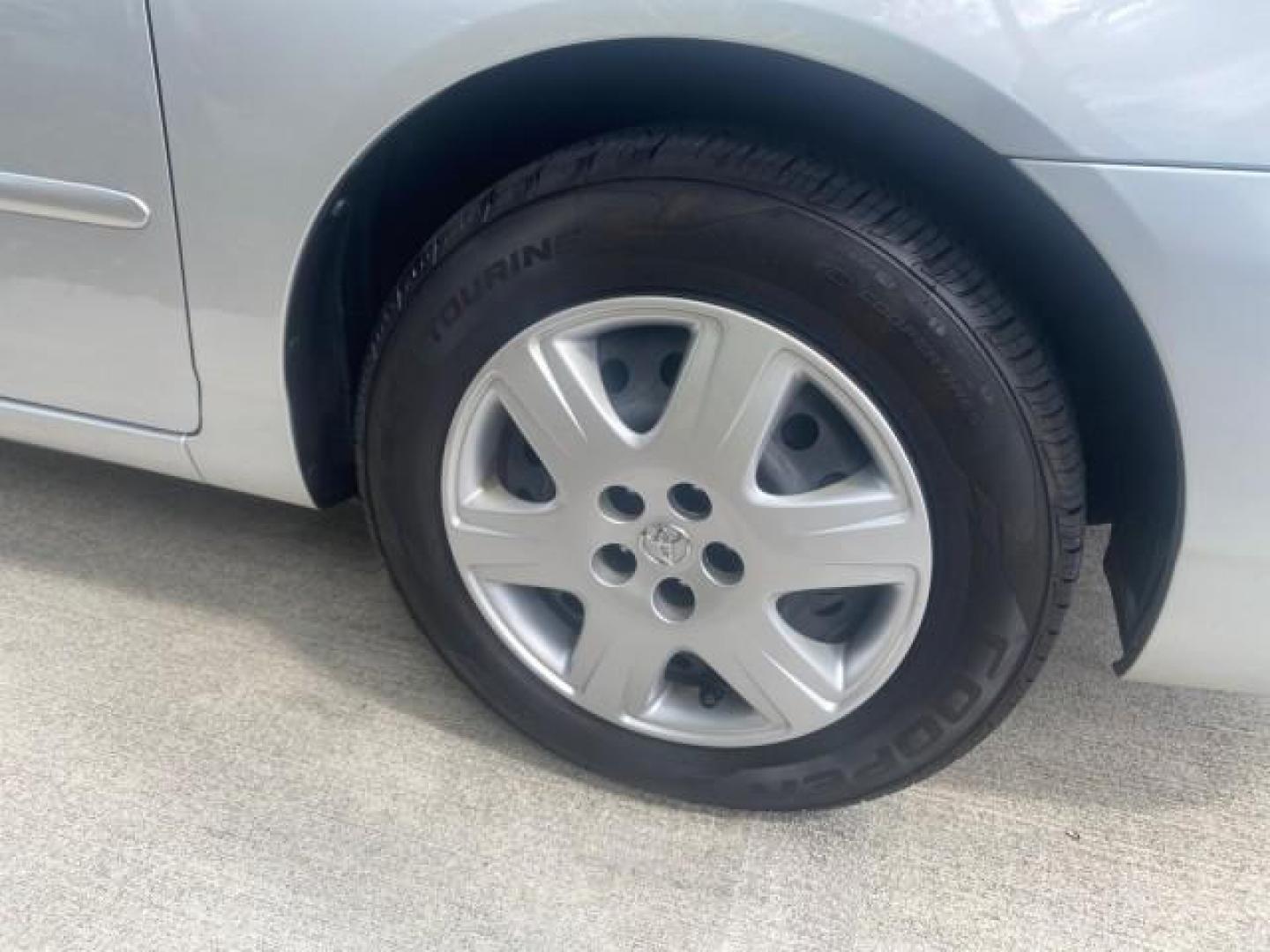 2006 Millenium Silver Metallic /Stone Toyota Corolla LE LOW MILES 23,038 LOADED (1NXBR30E16Z) with an 1.8L DOHC SEFI 16-Valve 4-Cyl Aluminum Engine engine, Automatic transmission, located at 4701 North Dixie Hwy, Pompano Beach, FL, 33064, (954) 422-2889, 26.240938, -80.123474 - OUR WEBPAGE FLORIDACARS1.COM HAS OVER 100 PHOTOS AND FREE CARFAX LINK 2006 TOYOTA COROLLA LE AUTO AC LOADED VIN: 1NXBR30E16Z662050 1 N X B R 3 0 E 1 6 Z 6 6 2 0 5 0 SEDAN 4 DR 1.8L I4 F DOHC 16V 41 MPG GASOLINE FRONT WHEEL DRIVE Top Features Cloth Seats Basic Features AM/FM Stereo CD Audio Power Mir - Photo#93