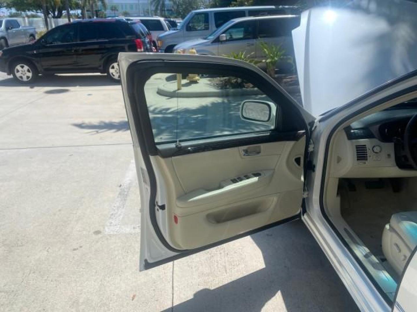 2008 White Diamond Tricoat /Light Linen Cadillac DTS 1 OWNER LOW MILES 25,325 (1G6KD57Y28U) with an Northstar 4.6L DOHC V8 Engine engine, Automatic transmission, located at 4701 North Dixie Hwy, Pompano Beach, FL, 33064, (954) 422-2889, 26.240938, -80.123474 - OUR WEBPAGE FLORIDACARS1.COM HAS OVER 100 PHOTOS AND FREE CARFAX LINK 2008 CADILLAC DTS VIN: 1G6KD57Y28U201203 1 G 6 K D 5 7 Y 2 8 U 2 0 1 2 0 3 SEDAN 4 DR 4.6L V8 F GASOLINE FRONT WHEEL DRIVE Top Features A/C Seat(s) Leather Seats Alloy Wheels Memory Seat(s) BOSE Sound System Parking Sensors Blind - Photo#9