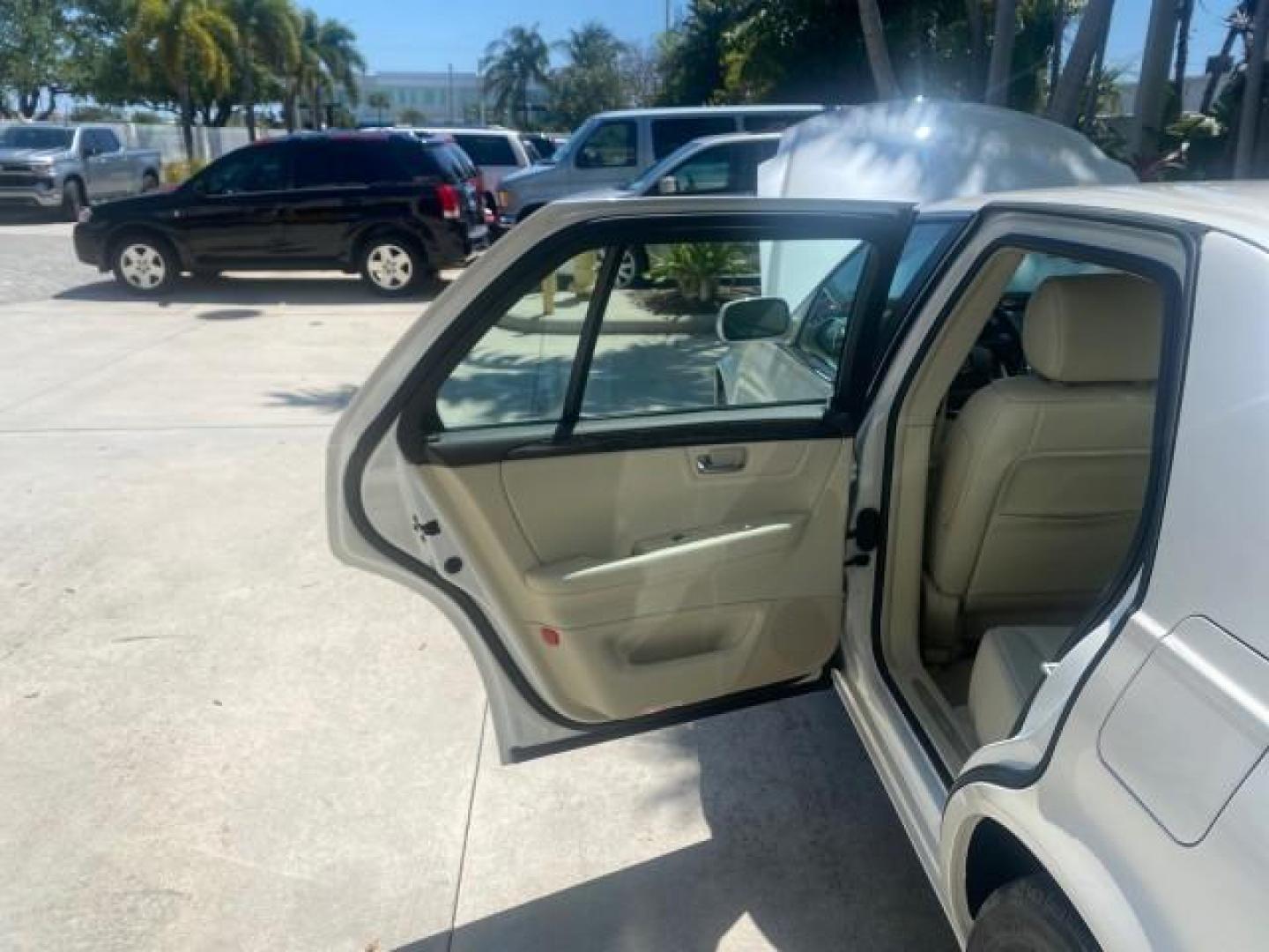 2008 White Diamond Tricoat /Light Linen Cadillac DTS 1 OWNER LOW MILES 25,325 (1G6KD57Y28U) with an Northstar 4.6L DOHC V8 Engine engine, Automatic transmission, located at 4701 North Dixie Hwy, Pompano Beach, FL, 33064, (954) 422-2889, 26.240938, -80.123474 - OUR WEBPAGE FLORIDACARS1.COM HAS OVER 100 PHOTOS AND FREE CARFAX LINK 2008 CADILLAC DTS VIN: 1G6KD57Y28U201203 1 G 6 K D 5 7 Y 2 8 U 2 0 1 2 0 3 SEDAN 4 DR 4.6L V8 F GASOLINE FRONT WHEEL DRIVE Top Features A/C Seat(s) Leather Seats Alloy Wheels Memory Seat(s) BOSE Sound System Parking Sensors Blind - Photo#13