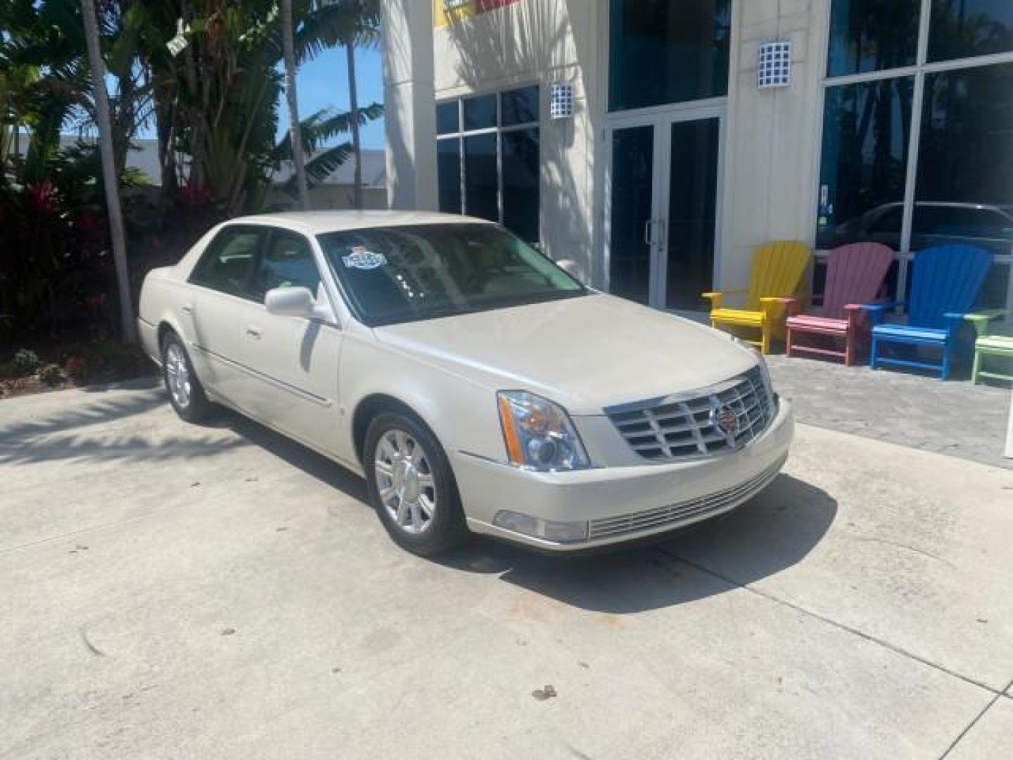 2008 White Diamond Tricoat /Light Linen Cadillac DTS 1 OWNER LOW MILES 25,325 (1G6KD57Y28U) with an Northstar 4.6L DOHC V8 Engine engine, Automatic transmission, located at 4701 North Dixie Hwy, Pompano Beach, FL, 33064, (954) 422-2889, 26.240938, -80.123474 - OUR WEBPAGE FLORIDACARS1.COM HAS OVER 100 PHOTOS AND FREE CARFAX LINK 2008 CADILLAC DTS VIN: 1G6KD57Y28U201203 1 G 6 K D 5 7 Y 2 8 U 2 0 1 2 0 3 SEDAN 4 DR 4.6L V8 F GASOLINE FRONT WHEEL DRIVE Top Features A/C Seat(s) Leather Seats Alloy Wheels Memory Seat(s) BOSE Sound System Parking Sensors Blind - Photo#1
