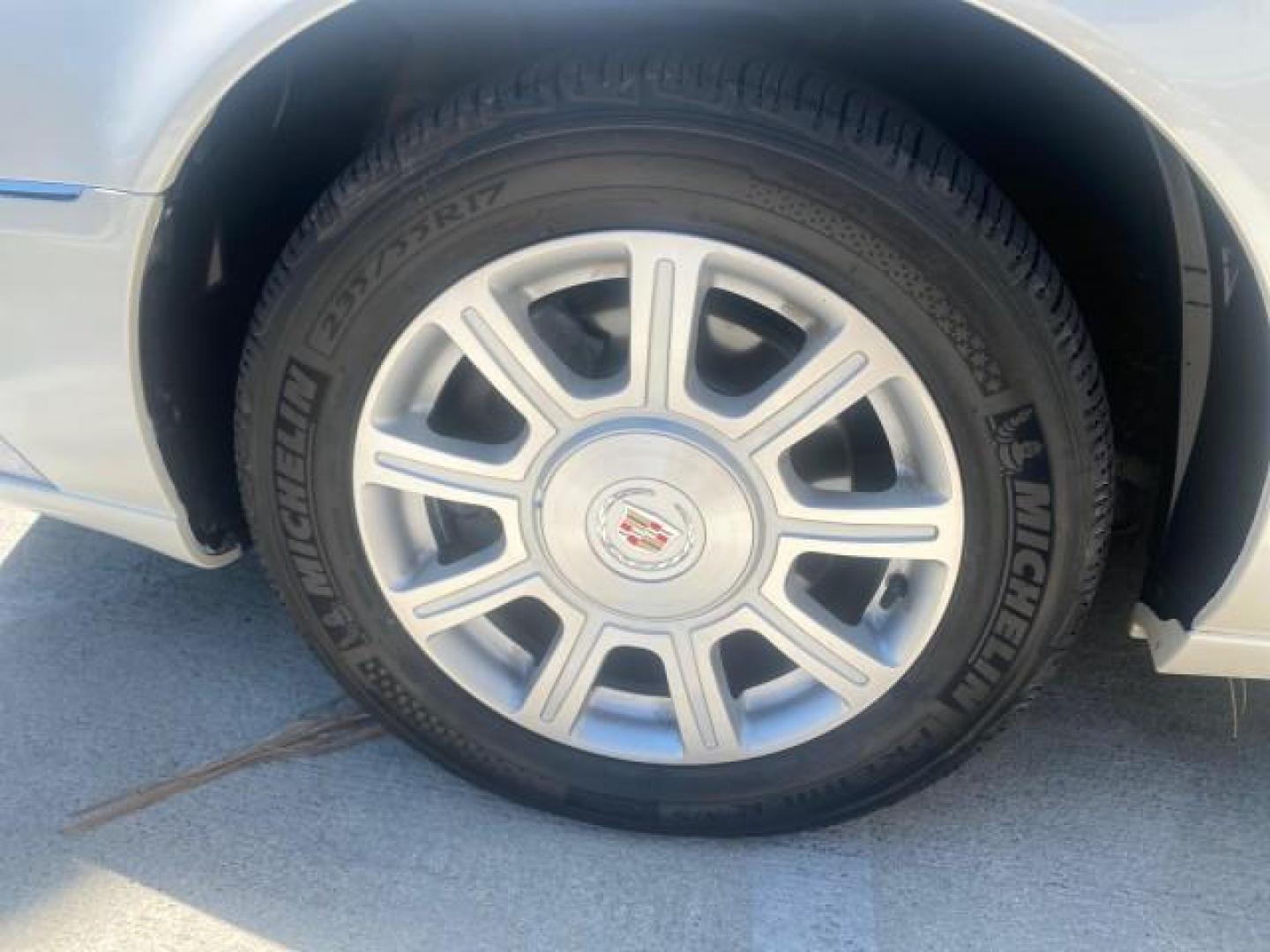 2008 White Diamond Tricoat /Light Linen Cadillac DTS 1 OWNER LOW MILES 25,325 (1G6KD57Y28U) with an Northstar 4.6L DOHC V8 Engine engine, Automatic transmission, located at 4701 North Dixie Hwy, Pompano Beach, FL, 33064, (954) 422-2889, 26.240938, -80.123474 - OUR WEBPAGE FLORIDACARS1.COM HAS OVER 100 PHOTOS AND FREE CARFAX LINK 2008 CADILLAC DTS VIN: 1G6KD57Y28U201203 1 G 6 K D 5 7 Y 2 8 U 2 0 1 2 0 3 SEDAN 4 DR 4.6L V8 F GASOLINE FRONT WHEEL DRIVE Top Features A/C Seat(s) Leather Seats Alloy Wheels Memory Seat(s) BOSE Sound System Parking Sensors Blind - Photo#19