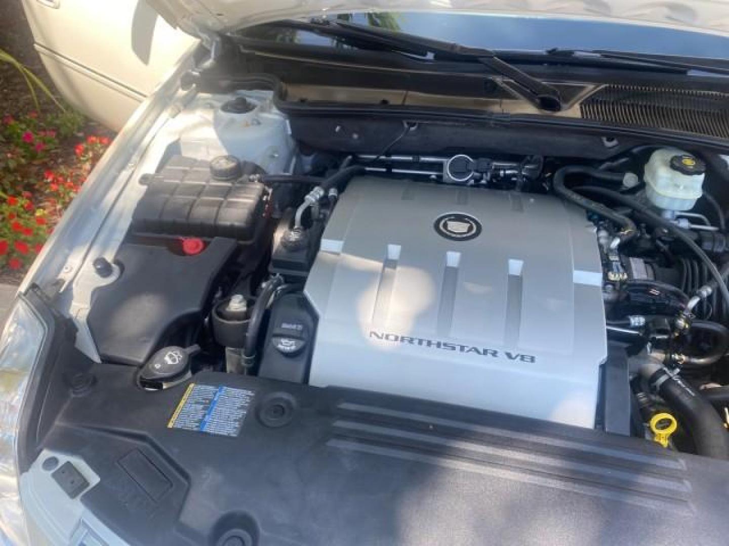 2008 White Diamond Tricoat /Light Linen Cadillac DTS 1 OWNER LOW MILES 25,325 (1G6KD57Y28U) with an Northstar 4.6L DOHC V8 Engine engine, Automatic transmission, located at 4701 North Dixie Hwy, Pompano Beach, FL, 33064, (954) 422-2889, 26.240938, -80.123474 - OUR WEBPAGE FLORIDACARS1.COM HAS OVER 100 PHOTOS AND FREE CARFAX LINK 2008 CADILLAC DTS VIN: 1G6KD57Y28U201203 1 G 6 K D 5 7 Y 2 8 U 2 0 1 2 0 3 SEDAN 4 DR 4.6L V8 F GASOLINE FRONT WHEEL DRIVE Top Features A/C Seat(s) Leather Seats Alloy Wheels Memory Seat(s) BOSE Sound System Parking Sensors Blind - Photo#24