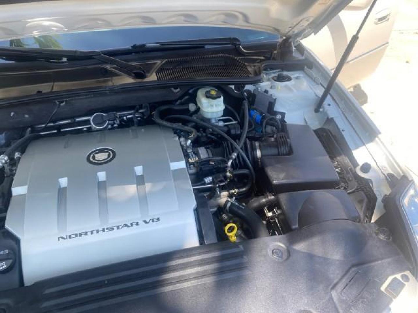 2008 White Diamond Tricoat /Light Linen Cadillac DTS 1 OWNER LOW MILES 25,325 (1G6KD57Y28U) with an Northstar 4.6L DOHC V8 Engine engine, Automatic transmission, located at 4701 North Dixie Hwy, Pompano Beach, FL, 33064, (954) 422-2889, 26.240938, -80.123474 - OUR WEBPAGE FLORIDACARS1.COM HAS OVER 100 PHOTOS AND FREE CARFAX LINK 2008 CADILLAC DTS VIN: 1G6KD57Y28U201203 1 G 6 K D 5 7 Y 2 8 U 2 0 1 2 0 3 SEDAN 4 DR 4.6L V8 F GASOLINE FRONT WHEEL DRIVE Top Features A/C Seat(s) Leather Seats Alloy Wheels Memory Seat(s) BOSE Sound System Parking Sensors Blind - Photo#25