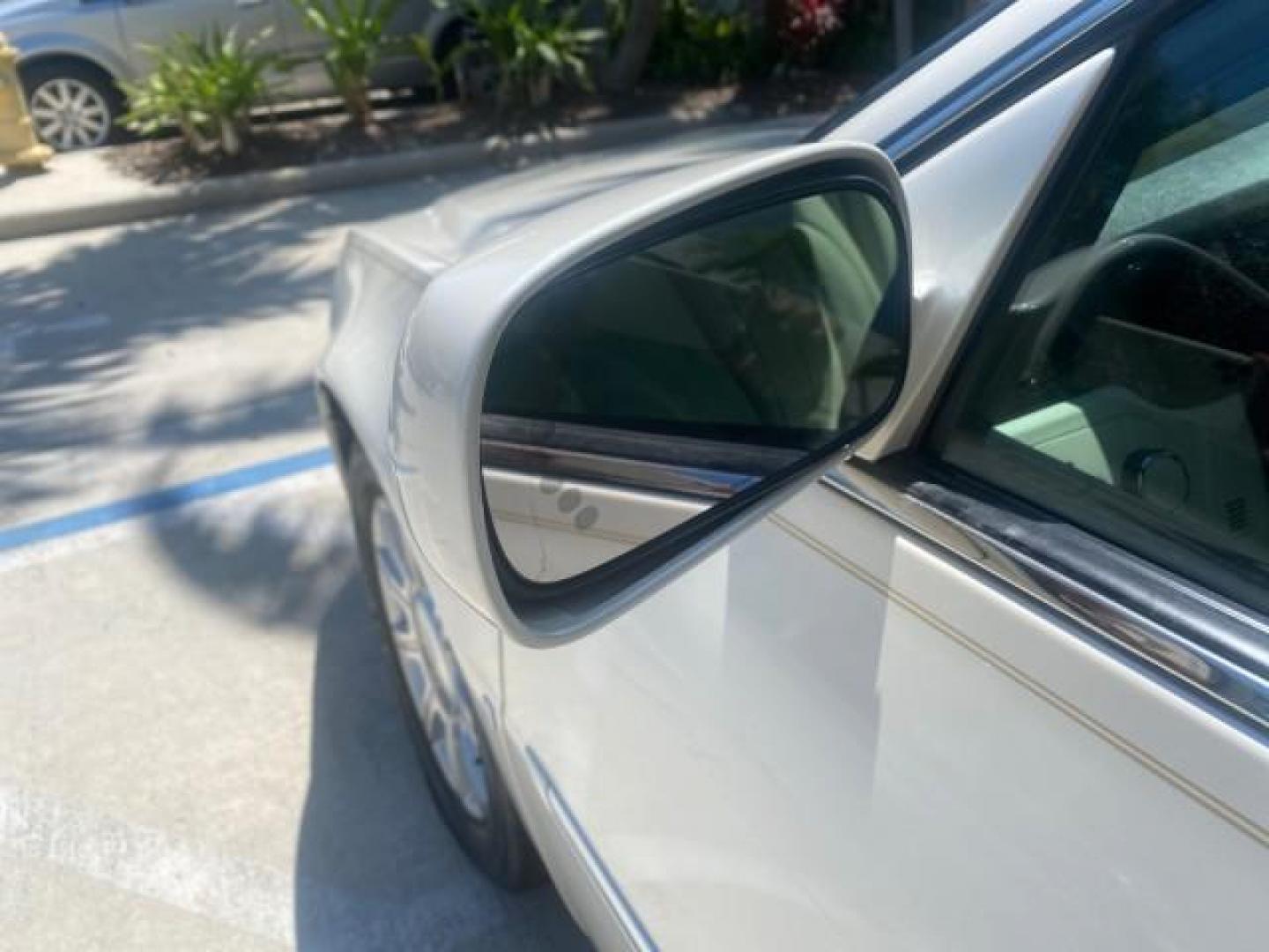 2008 White Diamond Tricoat /Light Linen Cadillac DTS 1 OWNER LOW MILES 25,325 (1G6KD57Y28U) with an Northstar 4.6L DOHC V8 Engine engine, Automatic transmission, located at 4701 North Dixie Hwy, Pompano Beach, FL, 33064, (954) 422-2889, 26.240938, -80.123474 - OUR WEBPAGE FLORIDACARS1.COM HAS OVER 100 PHOTOS AND FREE CARFAX LINK 2008 CADILLAC DTS VIN: 1G6KD57Y28U201203 1 G 6 K D 5 7 Y 2 8 U 2 0 1 2 0 3 SEDAN 4 DR 4.6L V8 F GASOLINE FRONT WHEEL DRIVE Top Features A/C Seat(s) Leather Seats Alloy Wheels Memory Seat(s) BOSE Sound System Parking Sensors Blind - Photo#28