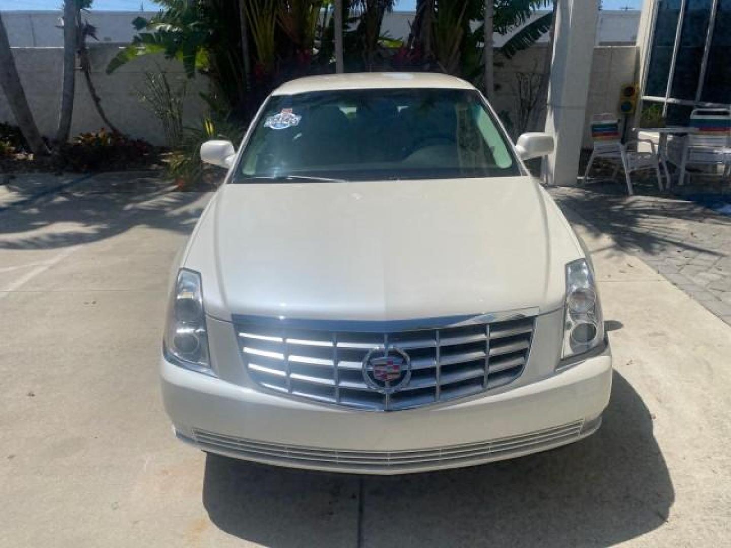 2008 White Diamond Tricoat /Light Linen Cadillac DTS 1 OWNER LOW MILES 25,325 (1G6KD57Y28U) with an Northstar 4.6L DOHC V8 Engine engine, Automatic transmission, located at 4701 North Dixie Hwy, Pompano Beach, FL, 33064, (954) 422-2889, 26.240938, -80.123474 - OUR WEBPAGE FLORIDACARS1.COM HAS OVER 100 PHOTOS AND FREE CARFAX LINK 2008 CADILLAC DTS VIN: 1G6KD57Y28U201203 1 G 6 K D 5 7 Y 2 8 U 2 0 1 2 0 3 SEDAN 4 DR 4.6L V8 F GASOLINE FRONT WHEEL DRIVE Top Features A/C Seat(s) Leather Seats Alloy Wheels Memory Seat(s) BOSE Sound System Parking Sensors Blind - Photo#2