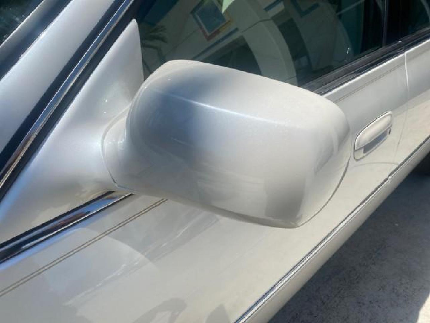 2008 White Diamond Tricoat /Light Linen Cadillac DTS 1 OWNER LOW MILES 25,325 (1G6KD57Y28U) with an Northstar 4.6L DOHC V8 Engine engine, Automatic transmission, located at 4701 North Dixie Hwy, Pompano Beach, FL, 33064, (954) 422-2889, 26.240938, -80.123474 - OUR WEBPAGE FLORIDACARS1.COM HAS OVER 100 PHOTOS AND FREE CARFAX LINK 2008 CADILLAC DTS VIN: 1G6KD57Y28U201203 1 G 6 K D 5 7 Y 2 8 U 2 0 1 2 0 3 SEDAN 4 DR 4.6L V8 F GASOLINE FRONT WHEEL DRIVE Top Features A/C Seat(s) Leather Seats Alloy Wheels Memory Seat(s) BOSE Sound System Parking Sensors Blind - Photo#29