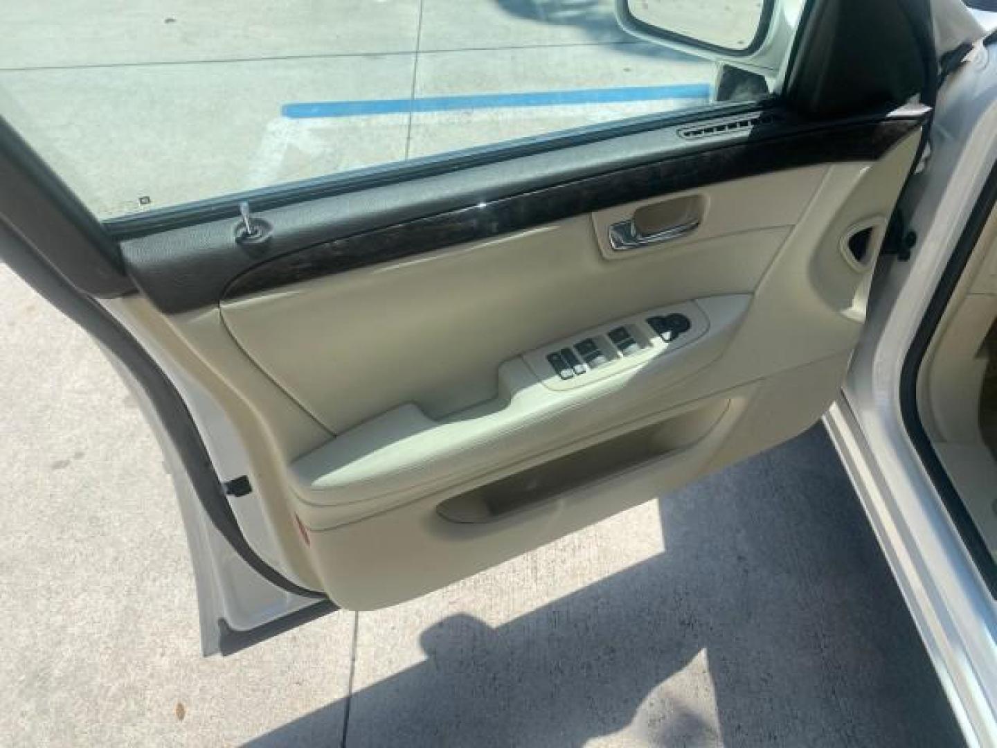 2008 White Diamond Tricoat /Light Linen Cadillac DTS 1 OWNER LOW MILES 25,325 (1G6KD57Y28U) with an Northstar 4.6L DOHC V8 Engine engine, Automatic transmission, located at 4701 North Dixie Hwy, Pompano Beach, FL, 33064, (954) 422-2889, 26.240938, -80.123474 - OUR WEBPAGE FLORIDACARS1.COM HAS OVER 100 PHOTOS AND FREE CARFAX LINK 2008 CADILLAC DTS VIN: 1G6KD57Y28U201203 1 G 6 K D 5 7 Y 2 8 U 2 0 1 2 0 3 SEDAN 4 DR 4.6L V8 F GASOLINE FRONT WHEEL DRIVE Top Features A/C Seat(s) Leather Seats Alloy Wheels Memory Seat(s) BOSE Sound System Parking Sensors Blind - Photo#30