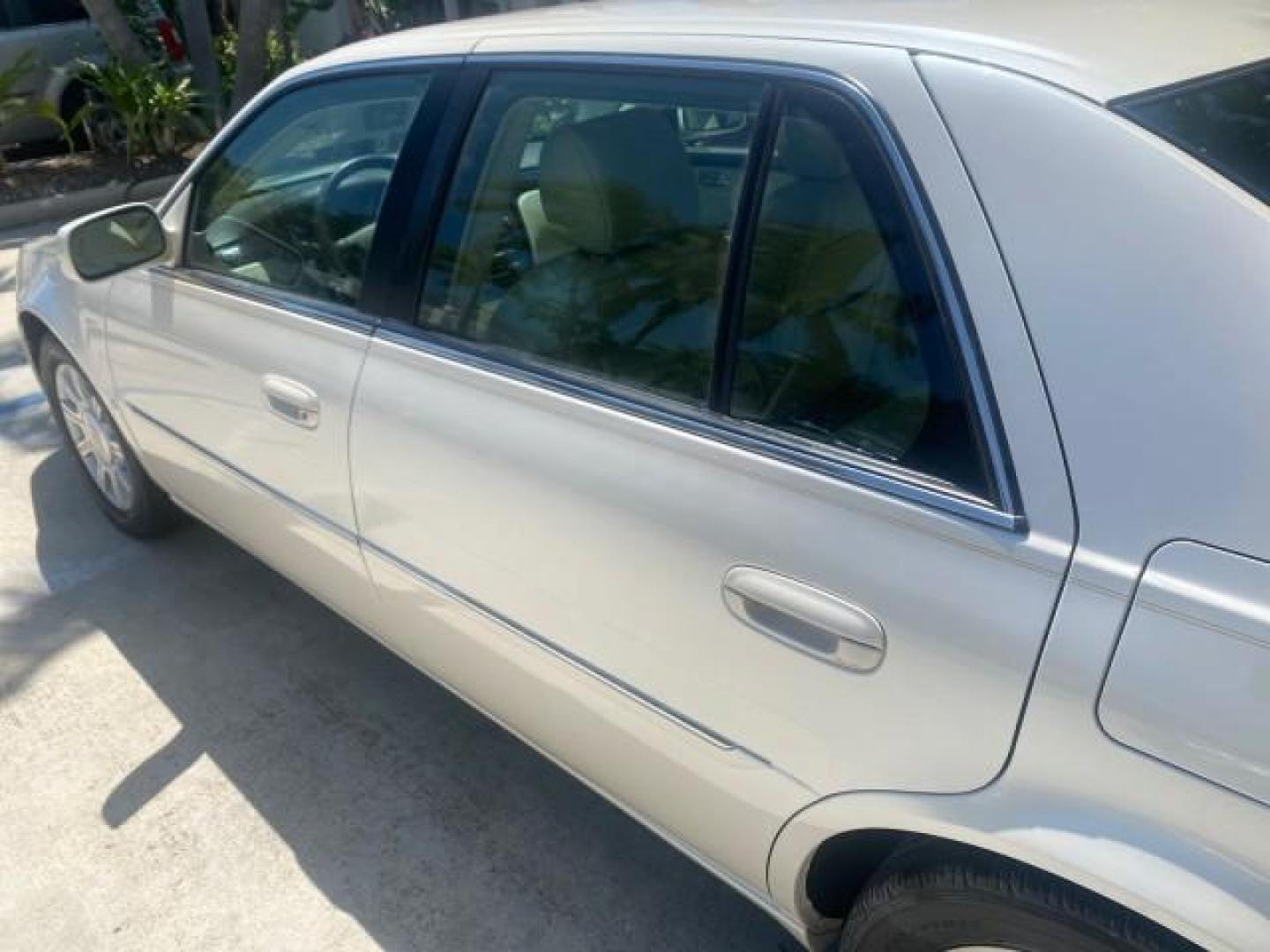 2008 White Diamond Tricoat /Light Linen Cadillac DTS 1 OWNER LOW MILES 25,325 (1G6KD57Y28U) with an Northstar 4.6L DOHC V8 Engine engine, Automatic transmission, located at 4701 North Dixie Hwy, Pompano Beach, FL, 33064, (954) 422-2889, 26.240938, -80.123474 - OUR WEBPAGE FLORIDACARS1.COM HAS OVER 100 PHOTOS AND FREE CARFAX LINK 2008 CADILLAC DTS VIN: 1G6KD57Y28U201203 1 G 6 K D 5 7 Y 2 8 U 2 0 1 2 0 3 SEDAN 4 DR 4.6L V8 F GASOLINE FRONT WHEEL DRIVE Top Features A/C Seat(s) Leather Seats Alloy Wheels Memory Seat(s) BOSE Sound System Parking Sensors Blind - Photo#56