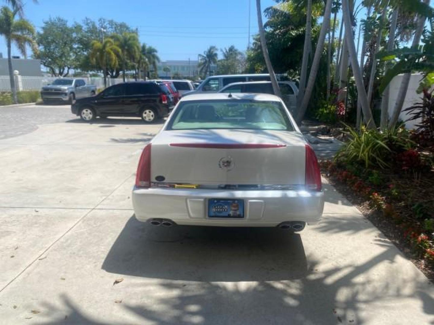 2008 White Diamond Tricoat /Light Linen Cadillac DTS 1 OWNER LOW MILES 25,325 (1G6KD57Y28U) with an Northstar 4.6L DOHC V8 Engine engine, Automatic transmission, located at 4701 North Dixie Hwy, Pompano Beach, FL, 33064, (954) 422-2889, 26.240938, -80.123474 - OUR WEBPAGE FLORIDACARS1.COM HAS OVER 100 PHOTOS AND FREE CARFAX LINK 2008 CADILLAC DTS VIN: 1G6KD57Y28U201203 1 G 6 K D 5 7 Y 2 8 U 2 0 1 2 0 3 SEDAN 4 DR 4.6L V8 F GASOLINE FRONT WHEEL DRIVE Top Features A/C Seat(s) Leather Seats Alloy Wheels Memory Seat(s) BOSE Sound System Parking Sensors Blind - Photo#6