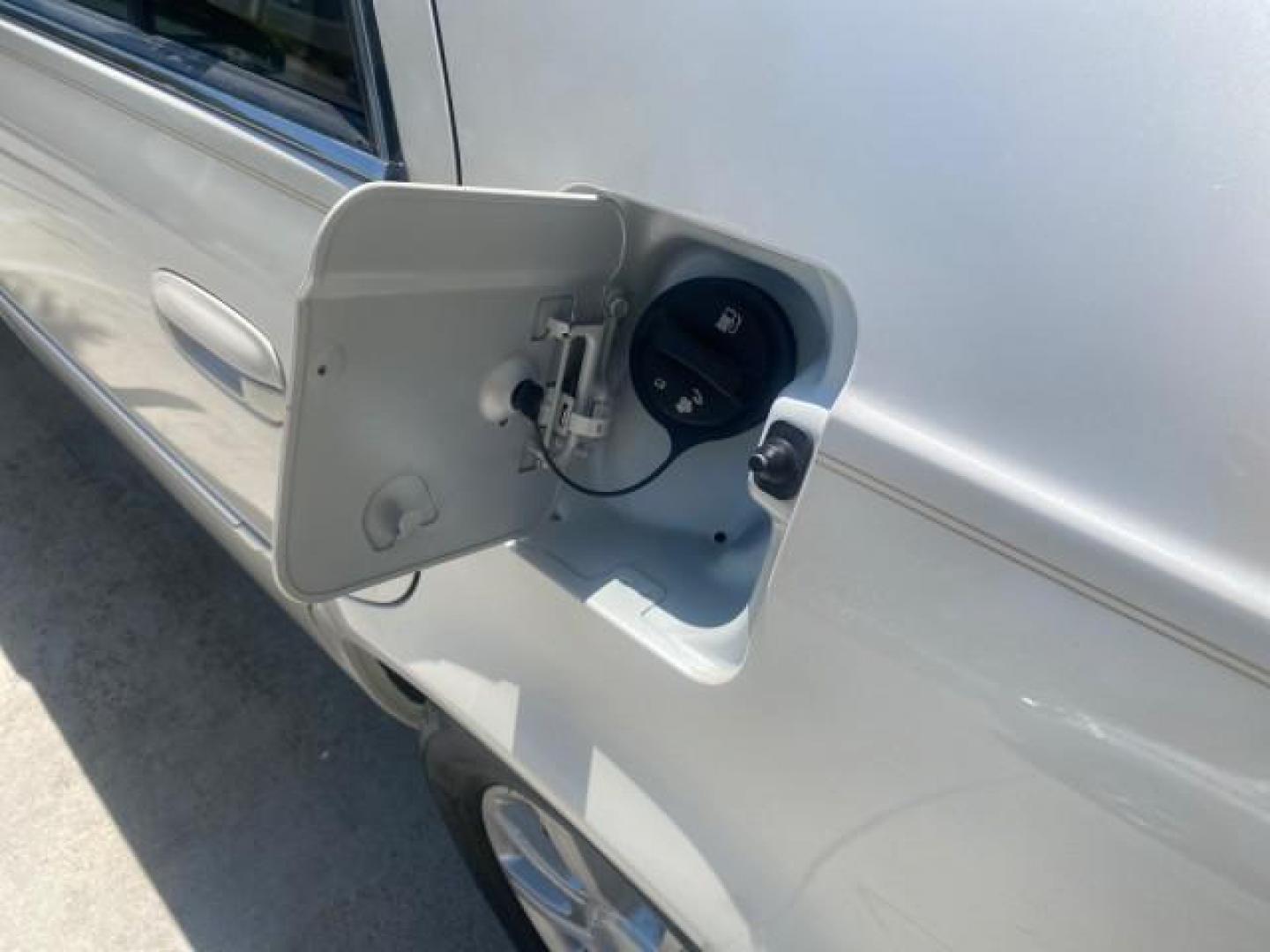 2008 White Diamond Tricoat /Light Linen Cadillac DTS 1 OWNER LOW MILES 25,325 (1G6KD57Y28U) with an Northstar 4.6L DOHC V8 Engine engine, Automatic transmission, located at 4701 North Dixie Hwy, Pompano Beach, FL, 33064, (954) 422-2889, 26.240938, -80.123474 - OUR WEBPAGE FLORIDACARS1.COM HAS OVER 100 PHOTOS AND FREE CARFAX LINK 2008 CADILLAC DTS VIN: 1G6KD57Y28U201203 1 G 6 K D 5 7 Y 2 8 U 2 0 1 2 0 3 SEDAN 4 DR 4.6L V8 F GASOLINE FRONT WHEEL DRIVE Top Features A/C Seat(s) Leather Seats Alloy Wheels Memory Seat(s) BOSE Sound System Parking Sensors Blind - Photo#70