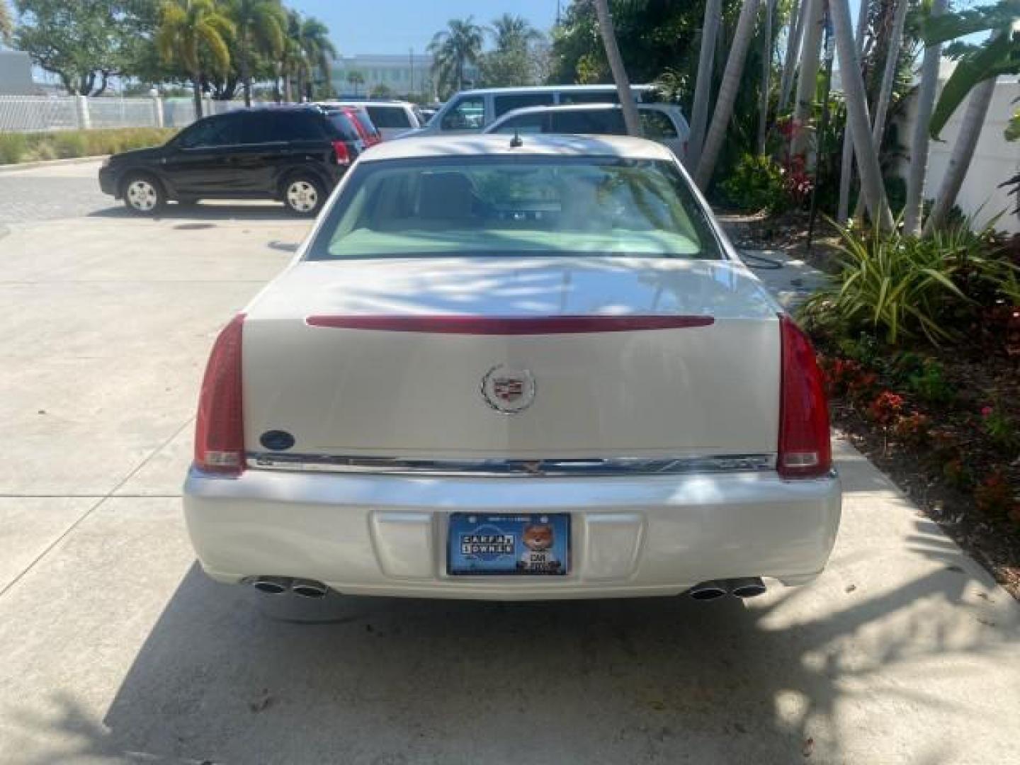 2008 White Diamond Tricoat /Light Linen Cadillac DTS 1 OWNER LOW MILES 25,325 (1G6KD57Y28U) with an Northstar 4.6L DOHC V8 Engine engine, Automatic transmission, located at 4701 North Dixie Hwy, Pompano Beach, FL, 33064, (954) 422-2889, 26.240938, -80.123474 - OUR WEBPAGE FLORIDACARS1.COM HAS OVER 100 PHOTOS AND FREE CARFAX LINK 2008 CADILLAC DTS VIN: 1G6KD57Y28U201203 1 G 6 K D 5 7 Y 2 8 U 2 0 1 2 0 3 SEDAN 4 DR 4.6L V8 F GASOLINE FRONT WHEEL DRIVE Top Features A/C Seat(s) Leather Seats Alloy Wheels Memory Seat(s) BOSE Sound System Parking Sensors Blind - Photo#72