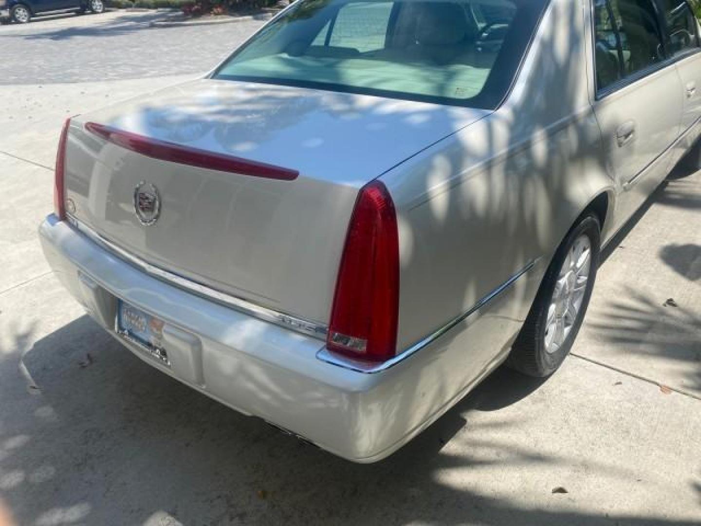 2008 White Diamond Tricoat /Light Linen Cadillac DTS 1 OWNER LOW MILES 25,325 (1G6KD57Y28U) with an Northstar 4.6L DOHC V8 Engine engine, Automatic transmission, located at 4701 North Dixie Hwy, Pompano Beach, FL, 33064, (954) 422-2889, 26.240938, -80.123474 - OUR WEBPAGE FLORIDACARS1.COM HAS OVER 100 PHOTOS AND FREE CARFAX LINK 2008 CADILLAC DTS VIN: 1G6KD57Y28U201203 1 G 6 K D 5 7 Y 2 8 U 2 0 1 2 0 3 SEDAN 4 DR 4.6L V8 F GASOLINE FRONT WHEEL DRIVE Top Features A/C Seat(s) Leather Seats Alloy Wheels Memory Seat(s) BOSE Sound System Parking Sensors Blind - Photo#73