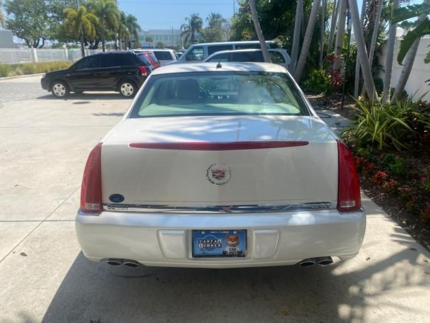 2008 White Diamond Tricoat /Light Linen Cadillac DTS 1 OWNER LOW MILES 25,325 (1G6KD57Y28U) with an Northstar 4.6L DOHC V8 Engine engine, Automatic transmission, located at 4701 North Dixie Hwy, Pompano Beach, FL, 33064, (954) 422-2889, 26.240938, -80.123474 - OUR WEBPAGE FLORIDACARS1.COM HAS OVER 100 PHOTOS AND FREE CARFAX LINK 2008 CADILLAC DTS VIN: 1G6KD57Y28U201203 1 G 6 K D 5 7 Y 2 8 U 2 0 1 2 0 3 SEDAN 4 DR 4.6L V8 F GASOLINE FRONT WHEEL DRIVE Top Features A/C Seat(s) Leather Seats Alloy Wheels Memory Seat(s) BOSE Sound System Parking Sensors Blind - Photo#74
