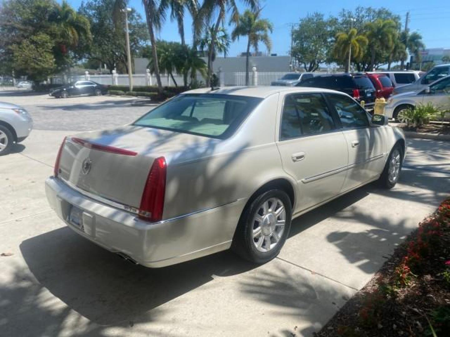 2008 White Diamond Tricoat /Light Linen Cadillac DTS 1 OWNER LOW MILES 25,325 (1G6KD57Y28U) with an Northstar 4.6L DOHC V8 Engine engine, Automatic transmission, located at 4701 North Dixie Hwy, Pompano Beach, FL, 33064, (954) 422-2889, 26.240938, -80.123474 - OUR WEBPAGE FLORIDACARS1.COM HAS OVER 100 PHOTOS AND FREE CARFAX LINK 2008 CADILLAC DTS VIN: 1G6KD57Y28U201203 1 G 6 K D 5 7 Y 2 8 U 2 0 1 2 0 3 SEDAN 4 DR 4.6L V8 F GASOLINE FRONT WHEEL DRIVE Top Features A/C Seat(s) Leather Seats Alloy Wheels Memory Seat(s) BOSE Sound System Parking Sensors Blind - Photo#7