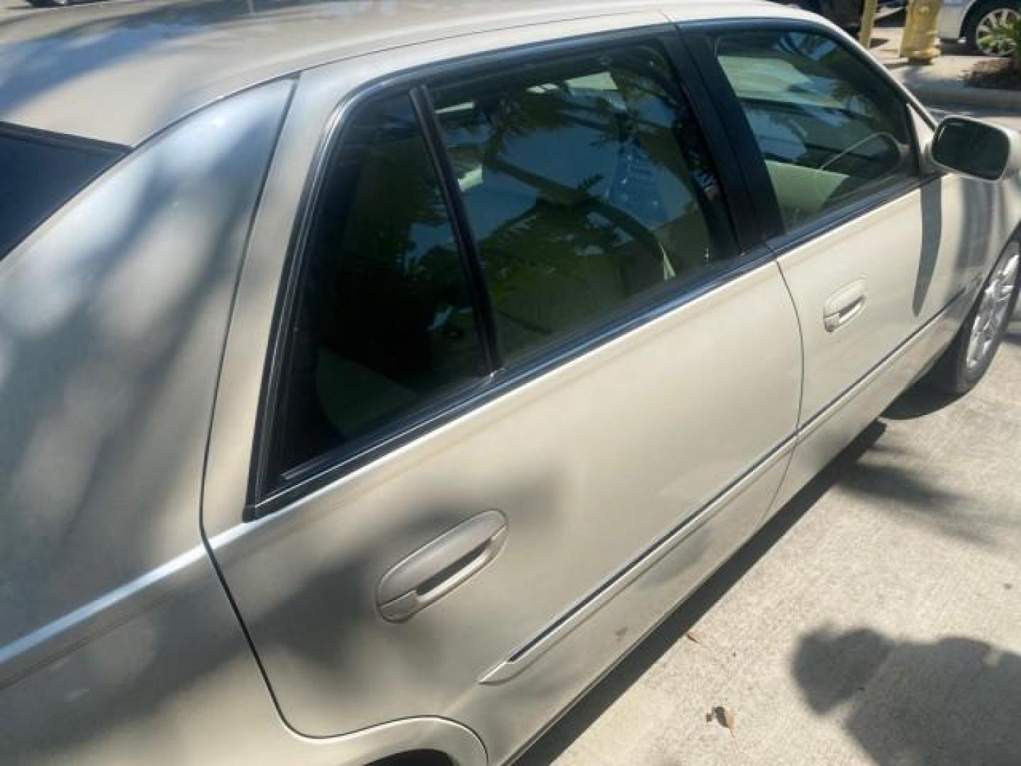 2008 White Diamond Tricoat /Light Linen Cadillac DTS 1 OWNER LOW MILES 25,325 (1G6KD57Y28U) with an Northstar 4.6L DOHC V8 Engine engine, Automatic transmission, located at 4701 North Dixie Hwy, Pompano Beach, FL, 33064, (954) 422-2889, 26.240938, -80.123474 - OUR WEBPAGE FLORIDACARS1.COM HAS OVER 100 PHOTOS AND FREE CARFAX LINK 2008 CADILLAC DTS VIN: 1G6KD57Y28U201203 1 G 6 K D 5 7 Y 2 8 U 2 0 1 2 0 3 SEDAN 4 DR 4.6L V8 F GASOLINE FRONT WHEEL DRIVE Top Features A/C Seat(s) Leather Seats Alloy Wheels Memory Seat(s) BOSE Sound System Parking Sensors Blind - Photo#83