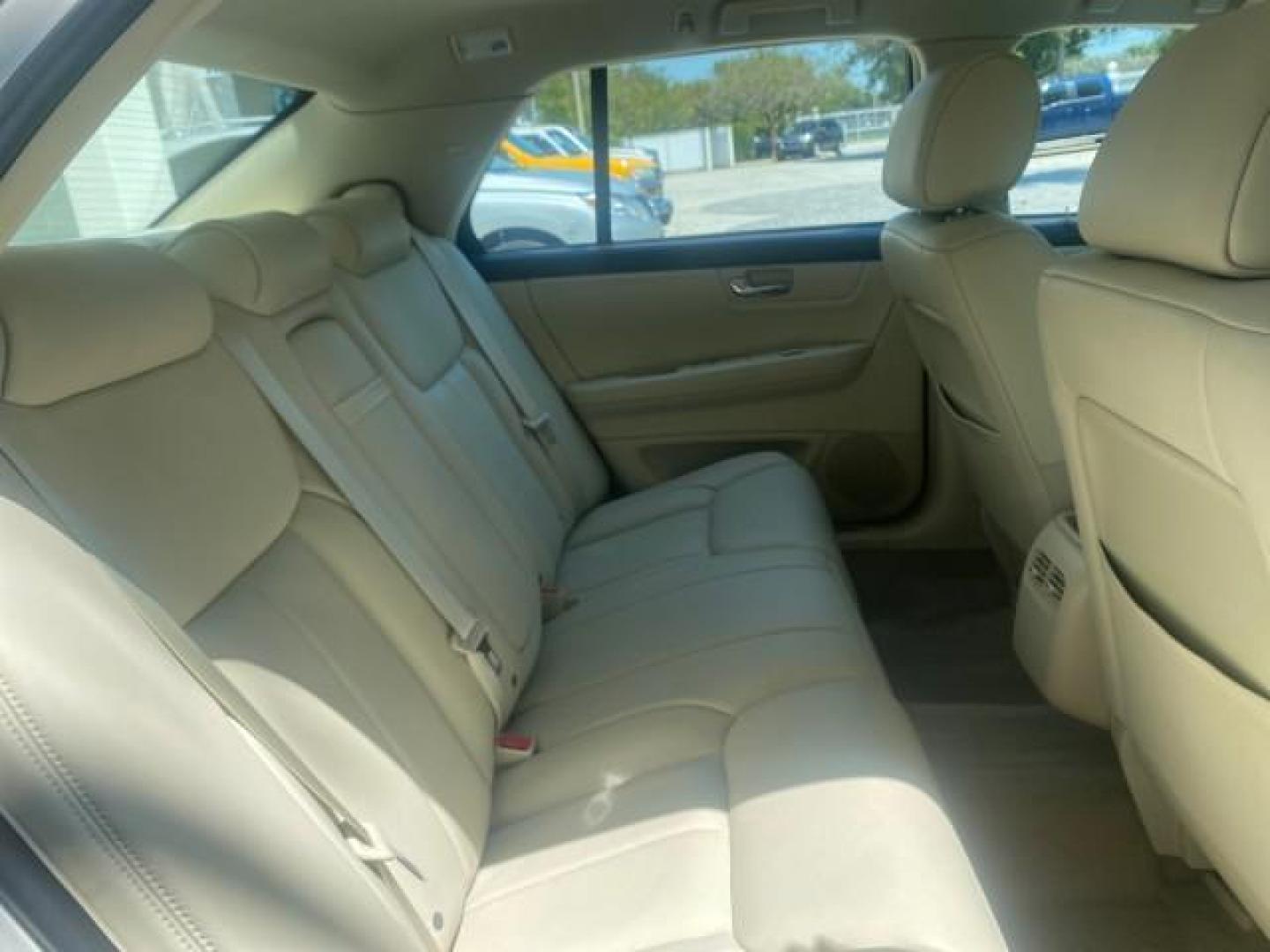 2008 White Diamond Tricoat /Light Linen Cadillac DTS 1 OWNER LOW MILES 25,325 (1G6KD57Y28U) with an Northstar 4.6L DOHC V8 Engine engine, Automatic transmission, located at 4701 North Dixie Hwy, Pompano Beach, FL, 33064, (954) 422-2889, 26.240938, -80.123474 - OUR WEBPAGE FLORIDACARS1.COM HAS OVER 100 PHOTOS AND FREE CARFAX LINK 2008 CADILLAC DTS VIN: 1G6KD57Y28U201203 1 G 6 K D 5 7 Y 2 8 U 2 0 1 2 0 3 SEDAN 4 DR 4.6L V8 F GASOLINE FRONT WHEEL DRIVE Top Features A/C Seat(s) Leather Seats Alloy Wheels Memory Seat(s) BOSE Sound System Parking Sensors Blind - Photo#87