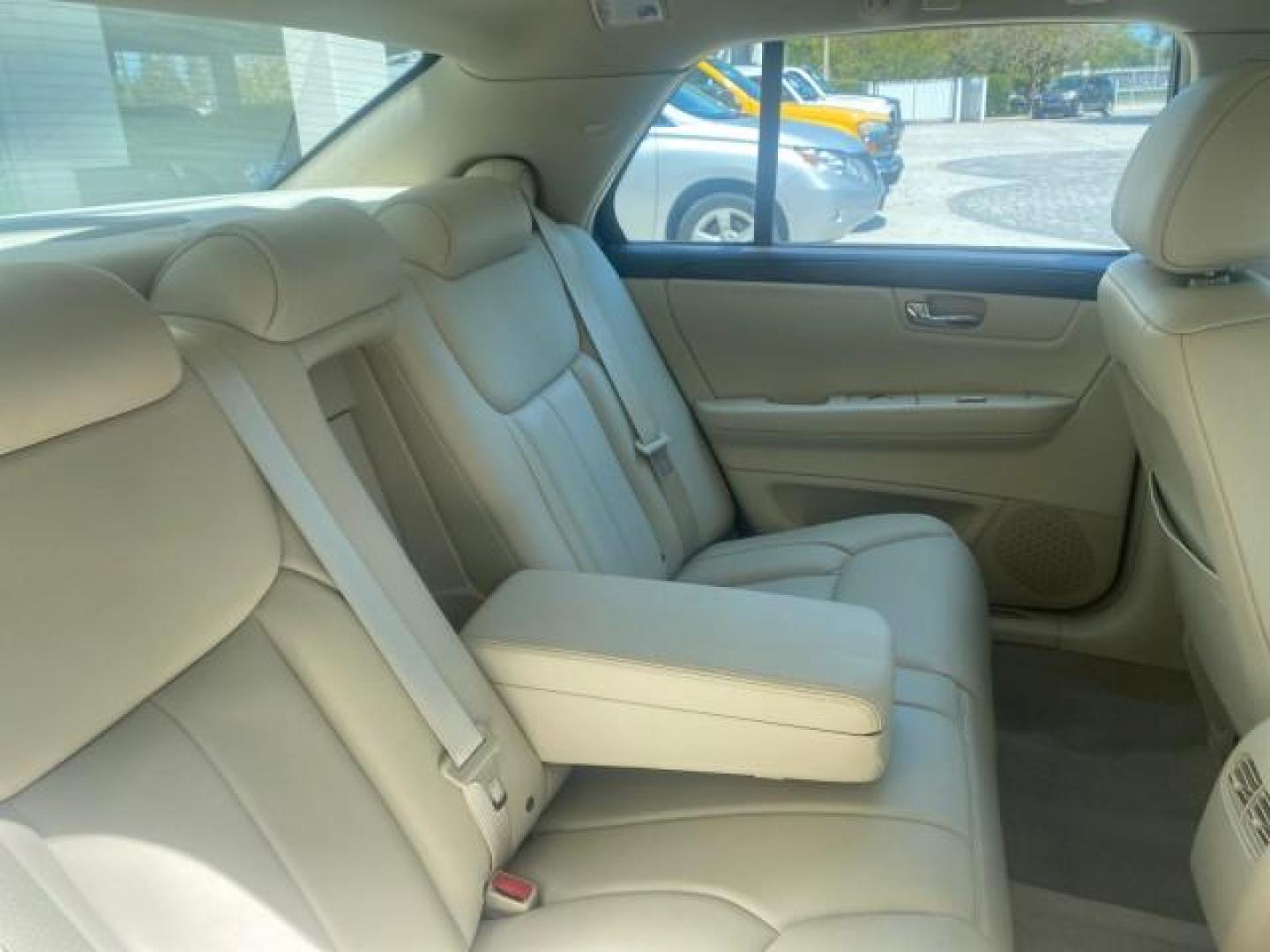2008 White Diamond Tricoat /Light Linen Cadillac DTS 1 OWNER LOW MILES 25,325 (1G6KD57Y28U) with an Northstar 4.6L DOHC V8 Engine engine, Automatic transmission, located at 4701 North Dixie Hwy, Pompano Beach, FL, 33064, (954) 422-2889, 26.240938, -80.123474 - OUR WEBPAGE FLORIDACARS1.COM HAS OVER 100 PHOTOS AND FREE CARFAX LINK 2008 CADILLAC DTS VIN: 1G6KD57Y28U201203 1 G 6 K D 5 7 Y 2 8 U 2 0 1 2 0 3 SEDAN 4 DR 4.6L V8 F GASOLINE FRONT WHEEL DRIVE Top Features A/C Seat(s) Leather Seats Alloy Wheels Memory Seat(s) BOSE Sound System Parking Sensors Blind - Photo#88
