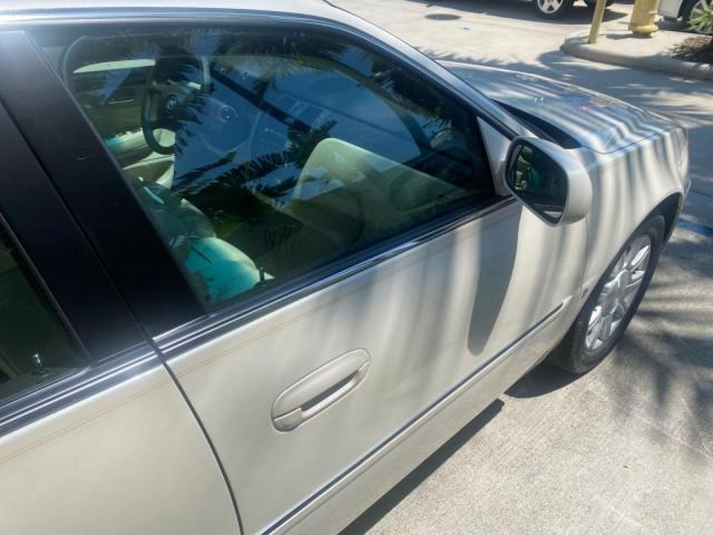 2008 White Diamond Tricoat /Light Linen Cadillac DTS 1 OWNER LOW MILES 25,325 (1G6KD57Y28U) with an Northstar 4.6L DOHC V8 Engine engine, Automatic transmission, located at 4701 North Dixie Hwy, Pompano Beach, FL, 33064, (954) 422-2889, 26.240938, -80.123474 - OUR WEBPAGE FLORIDACARS1.COM HAS OVER 100 PHOTOS AND FREE CARFAX LINK 2008 CADILLAC DTS VIN: 1G6KD57Y28U201203 1 G 6 K D 5 7 Y 2 8 U 2 0 1 2 0 3 SEDAN 4 DR 4.6L V8 F GASOLINE FRONT WHEEL DRIVE Top Features A/C Seat(s) Leather Seats Alloy Wheels Memory Seat(s) BOSE Sound System Parking Sensors Blind - Photo#92