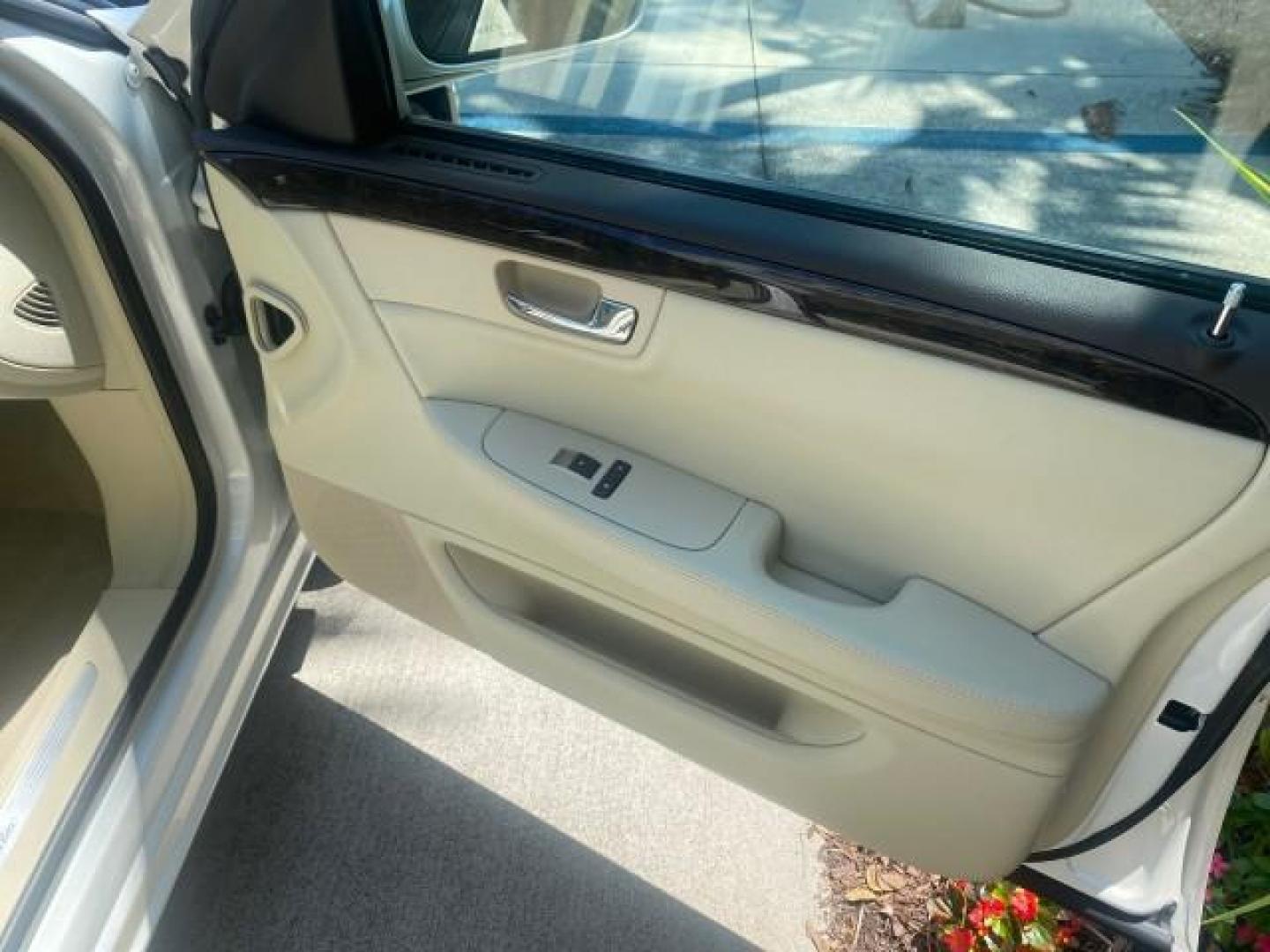 2008 White Diamond Tricoat /Light Linen Cadillac DTS 1 OWNER LOW MILES 25,325 (1G6KD57Y28U) with an Northstar 4.6L DOHC V8 Engine engine, Automatic transmission, located at 4701 North Dixie Hwy, Pompano Beach, FL, 33064, (954) 422-2889, 26.240938, -80.123474 - OUR WEBPAGE FLORIDACARS1.COM HAS OVER 100 PHOTOS AND FREE CARFAX LINK 2008 CADILLAC DTS VIN: 1G6KD57Y28U201203 1 G 6 K D 5 7 Y 2 8 U 2 0 1 2 0 3 SEDAN 4 DR 4.6L V8 F GASOLINE FRONT WHEEL DRIVE Top Features A/C Seat(s) Leather Seats Alloy Wheels Memory Seat(s) BOSE Sound System Parking Sensors Blind - Photo#94