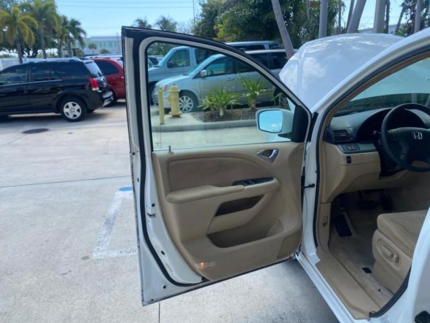 2006 Taffeta White /Ivory Honda Odyssey EX 1 OWNER LOW MILES (5FNRL38486B) with an 3.5L SOHC MPFI 24-Valve VTEC V6 Engine engine, Automatic transmission, located at 4701 North Dixie Hwy, Pompano Beach, FL, 33064, (954) 422-2889, 26.240938, -80.123474 - OUR WEBPAGE FLORIDACARS1.COM HAS OVER 100 PHOTOS AND FREE CARFAX LINK 2006 HONDA ODYSSEY EX VIN: 5FNRL38486B405265 5 F N R L 3 8 4 8 6 B 4 0 5 2 6 5 VAN 3.5L V6 F SOHC 24V GASOLINE FRONT WHEEL DRIVE Top Features Alloy Wheels Rear Air Conditioning Cloth Seats Rear Sunshade Fold-Away Third Row Third R - Photo#9