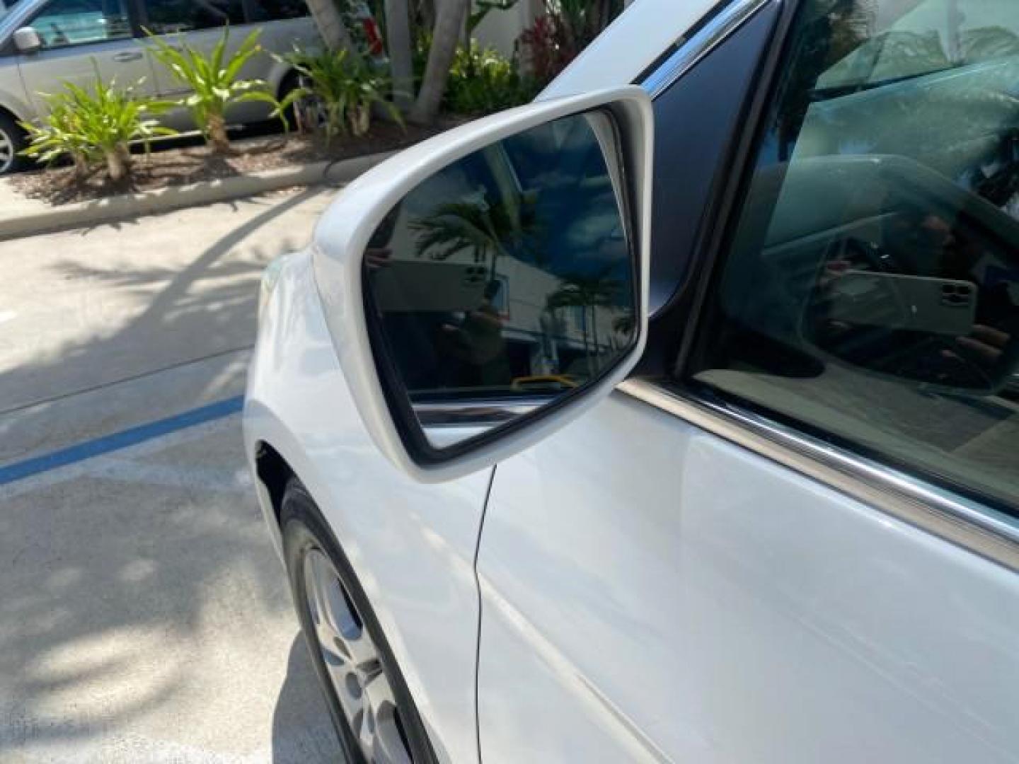2006 Taffeta White /Ivory Honda Odyssey EX 1 OWNER LOW MILES (5FNRL38486B) with an 3.5L SOHC MPFI 24-Valve VTEC V6 Engine engine, Automatic transmission, located at 4701 North Dixie Hwy, Pompano Beach, FL, 33064, (954) 422-2889, 26.240938, -80.123474 - OUR WEBPAGE FLORIDACARS1.COM HAS OVER 100 PHOTOS AND FREE CARFAX LINK 2006 HONDA ODYSSEY EX VIN: 5FNRL38486B405265 5 F N R L 3 8 4 8 6 B 4 0 5 2 6 5 VAN 3.5L V6 F SOHC 24V GASOLINE FRONT WHEEL DRIVE Top Features Alloy Wheels Rear Air Conditioning Cloth Seats Rear Sunshade Fold-Away Third Row Third R - Photo#28