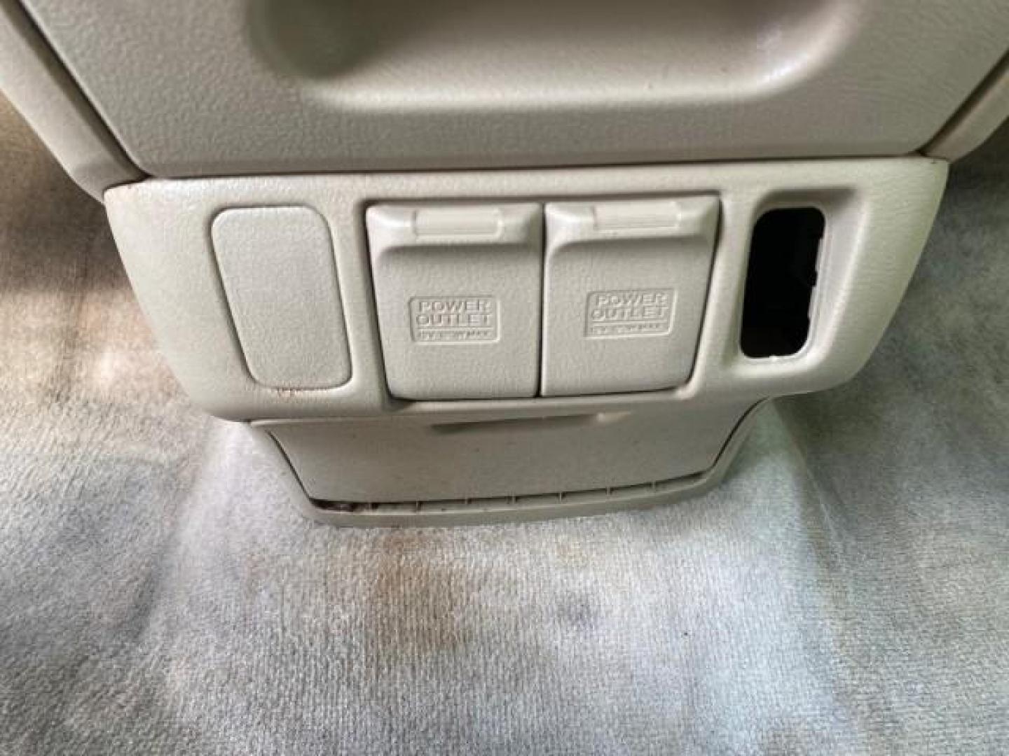 2006 Taffeta White /Ivory Honda Odyssey EX 1 OWNER LOW MILES (5FNRL38486B) with an 3.5L SOHC MPFI 24-Valve VTEC V6 Engine engine, Automatic transmission, located at 4701 North Dixie Hwy, Pompano Beach, FL, 33064, (954) 422-2889, 26.240938, -80.123474 - OUR WEBPAGE FLORIDACARS1.COM HAS OVER 100 PHOTOS AND FREE CARFAX LINK 2006 HONDA ODYSSEY EX VIN: 5FNRL38486B405265 5 F N R L 3 8 4 8 6 B 4 0 5 2 6 5 VAN 3.5L V6 F SOHC 24V GASOLINE FRONT WHEEL DRIVE Top Features Alloy Wheels Rear Air Conditioning Cloth Seats Rear Sunshade Fold-Away Third Row Third R - Photo#47