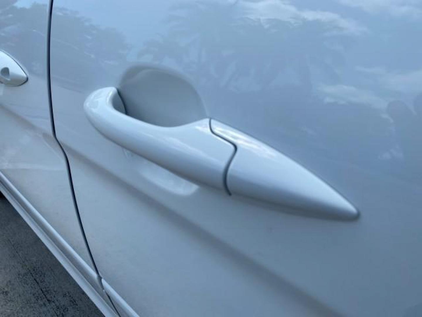 2006 Taffeta White /Ivory Honda Odyssey EX 1 OWNER LOW MILES (5FNRL38486B) with an 3.5L SOHC MPFI 24-Valve VTEC V6 Engine engine, Automatic transmission, located at 4701 North Dixie Hwy, Pompano Beach, FL, 33064, (954) 422-2889, 26.240938, -80.123474 - OUR WEBPAGE FLORIDACARS1.COM HAS OVER 100 PHOTOS AND FREE CARFAX LINK 2006 HONDA ODYSSEY EX VIN: 5FNRL38486B405265 5 F N R L 3 8 4 8 6 B 4 0 5 2 6 5 VAN 3.5L V6 F SOHC 24V GASOLINE FRONT WHEEL DRIVE Top Features Alloy Wheels Rear Air Conditioning Cloth Seats Rear Sunshade Fold-Away Third Row Third R - Photo#58