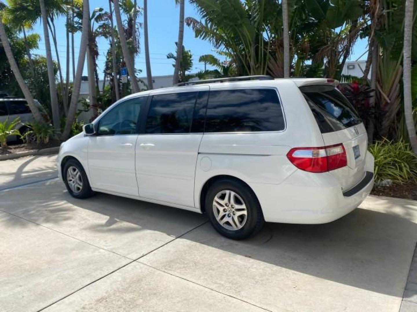 2006 Taffeta White /Ivory Honda Odyssey EX 1 OWNER LOW MILES (5FNRL38486B) with an 3.5L SOHC MPFI 24-Valve VTEC V6 Engine engine, Automatic transmission, located at 4701 North Dixie Hwy, Pompano Beach, FL, 33064, (954) 422-2889, 26.240938, -80.123474 - OUR WEBPAGE FLORIDACARS1.COM HAS OVER 100 PHOTOS AND FREE CARFAX LINK 2006 HONDA ODYSSEY EX VIN: 5FNRL38486B405265 5 F N R L 3 8 4 8 6 B 4 0 5 2 6 5 VAN 3.5L V6 F SOHC 24V GASOLINE FRONT WHEEL DRIVE Top Features Alloy Wheels Rear Air Conditioning Cloth Seats Rear Sunshade Fold-Away Third Row Third R - Photo#5
