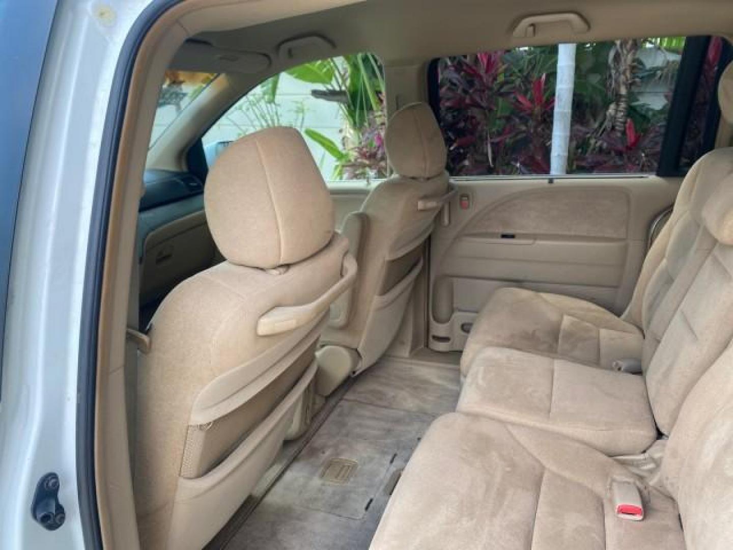 2006 Taffeta White /Ivory Honda Odyssey EX 1 OWNER LOW MILES (5FNRL38486B) with an 3.5L SOHC MPFI 24-Valve VTEC V6 Engine engine, Automatic transmission, located at 4701 North Dixie Hwy, Pompano Beach, FL, 33064, (954) 422-2889, 26.240938, -80.123474 - OUR WEBPAGE FLORIDACARS1.COM HAS OVER 100 PHOTOS AND FREE CARFAX LINK 2006 HONDA ODYSSEY EX VIN: 5FNRL38486B405265 5 F N R L 3 8 4 8 6 B 4 0 5 2 6 5 VAN 3.5L V6 F SOHC 24V GASOLINE FRONT WHEEL DRIVE Top Features Alloy Wheels Rear Air Conditioning Cloth Seats Rear Sunshade Fold-Away Third Row Third R - Photo#61
