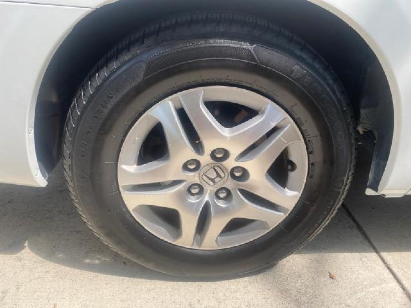 2006 Taffeta White /Ivory Honda Odyssey EX 1 OWNER LOW MILES (5FNRL38486B) with an 3.5L SOHC MPFI 24-Valve VTEC V6 Engine engine, Automatic transmission, located at 4701 North Dixie Hwy, Pompano Beach, FL, 33064, (954) 422-2889, 26.240938, -80.123474 - OUR WEBPAGE FLORIDACARS1.COM HAS OVER 100 PHOTOS AND FREE CARFAX LINK 2006 HONDA ODYSSEY EX VIN: 5FNRL38486B405265 5 F N R L 3 8 4 8 6 B 4 0 5 2 6 5 VAN 3.5L V6 F SOHC 24V GASOLINE FRONT WHEEL DRIVE Top Features Alloy Wheels Rear Air Conditioning Cloth Seats Rear Sunshade Fold-Away Third Row Third R - Photo#91