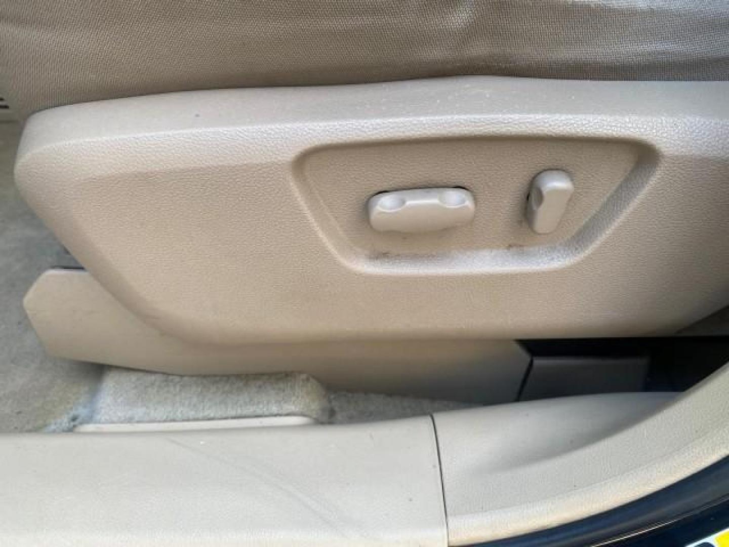 2008 Black Onyx /Tan Saturn VUE XE 1 OWNER FL LOW MILES 56,371 (3GSCL33P28S) with an Ecotec 2.4L 4-Cyl MFI Engine engine, Automatic transmission, located at 4701 North Dixie Hwy, Pompano Beach, FL, 33064, (954) 422-2889, 26.240938, -80.123474 - OUR WEBPAGE FLORIDACARS1.COM HAS OVER 100 PHOTOS AND FREE CARFAX LINK 2008 SATURN VUE XE VIN: 3GSCL33P28S503617 3 G S C L 3 3 P 2 8 S 5 0 3 6 1 7 4 DOOR WAGON/SPORT UTILITY 2.4L I4 F 26 MPG GASOLINE FRONT WHEEL DRIVE Top Features Alloy Wheels Cloth Seats Satellite Radio Ready Basic Features ABS Brak - Photo#35